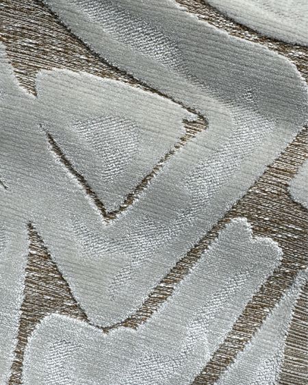 Up close detail of the fabric pillows I shared yesterday— this fabric is amazing! The texture/ color is the perfect wow neutral fabric 