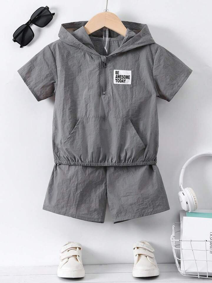 SHEIN Kids EVRYDAY Toddler Boys Letter Patched Kangaroo Pocket Hooded Top & Shorts | SHEIN