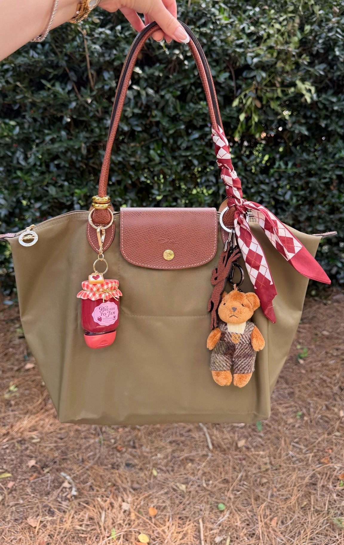 Bag of the day 
Longchamp Le Pliage medium in olive
Bath and body works fall jam hand sanitizer bag charm
Islander uk bear charm