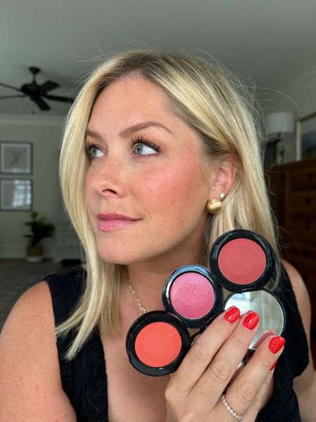 Have you tried the sunset blush trend? I'm obsessed! I used 3 shades from the @bobbibrowncosmetics Pot Rouge line, Pink Flame, Pale Pink, and Calypso Coral! 
#bobbibrowncosmetics #BobbiBrownPartner #sephora @sephora
