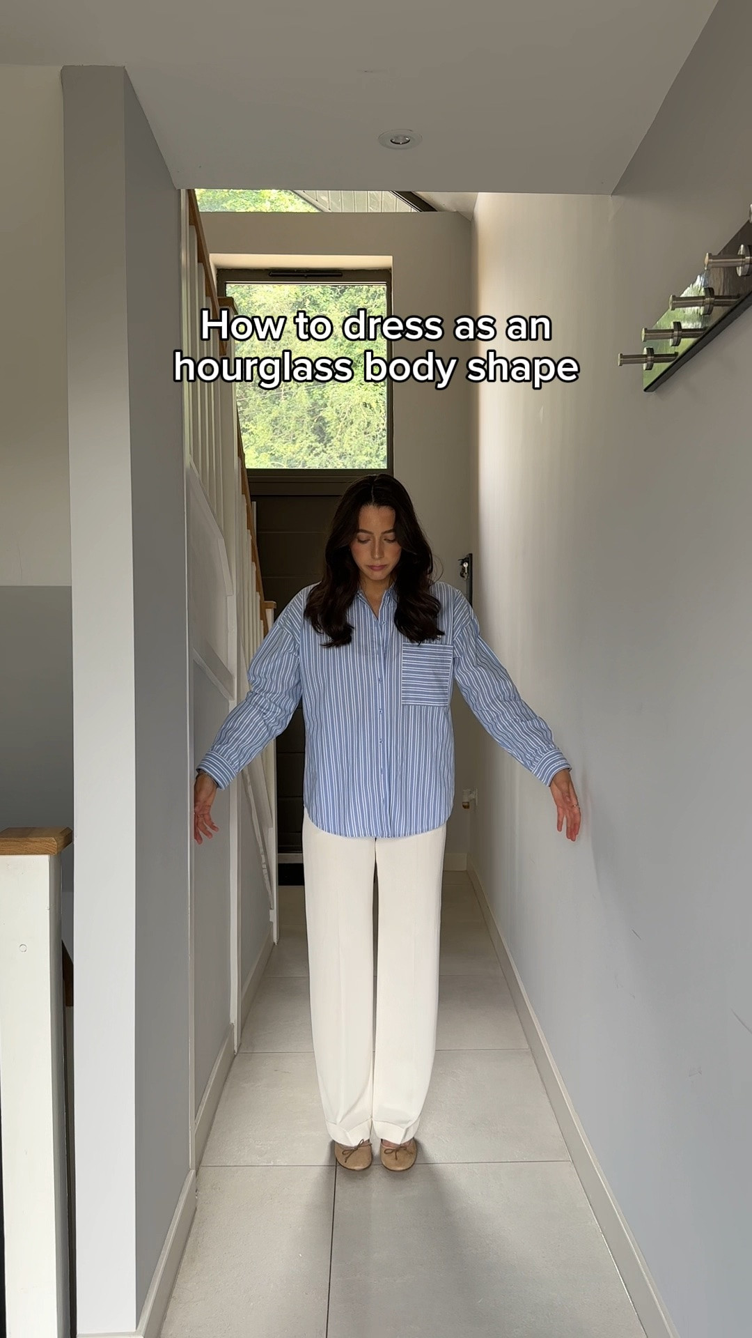 How to style your office outfits as an hourglass ⏳ I wear the trousers in UK 10, shirt is old Whistles so I’ve linked similar! Bag is from Polene. Office outfits, corporate outfit, how to style, summer accessories

#LTKsummer #LTKeurope #LTKworkwear