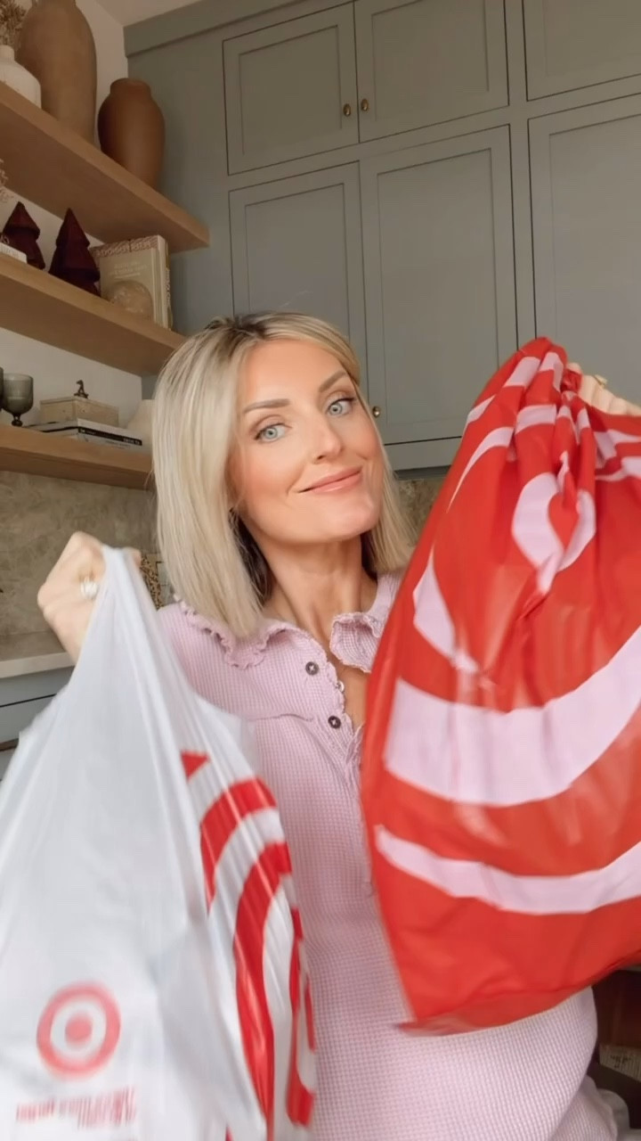 This is what I picked up from Target this past weekend! I saw a few cute home things & got lots of Christmas wrapping/gift bags! I even got this puffer jacket that is so cute!

Loverly Grey, Target, home decor, gift wrap, gift bag, Christmas wrapping, frames, puffer jacket 

#LTKHome #LTKHoliday