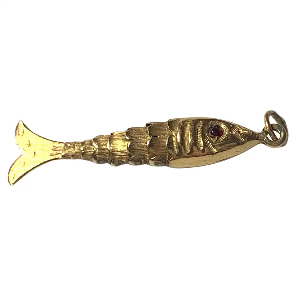 Vintage Articulated 19ct Gold Fish Pendant | 1stDibs