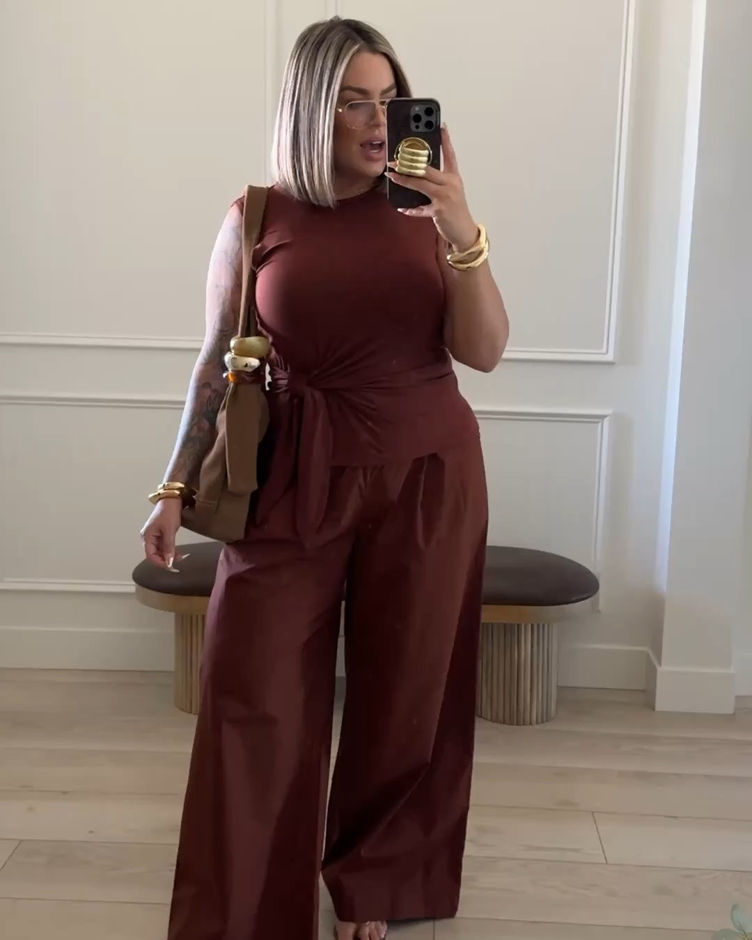 I grabbed this outfit in both colors.
Pants L ( tall girl friendly) if you are under 5’5 don’t buy the pants they will be way too long. 
Top M