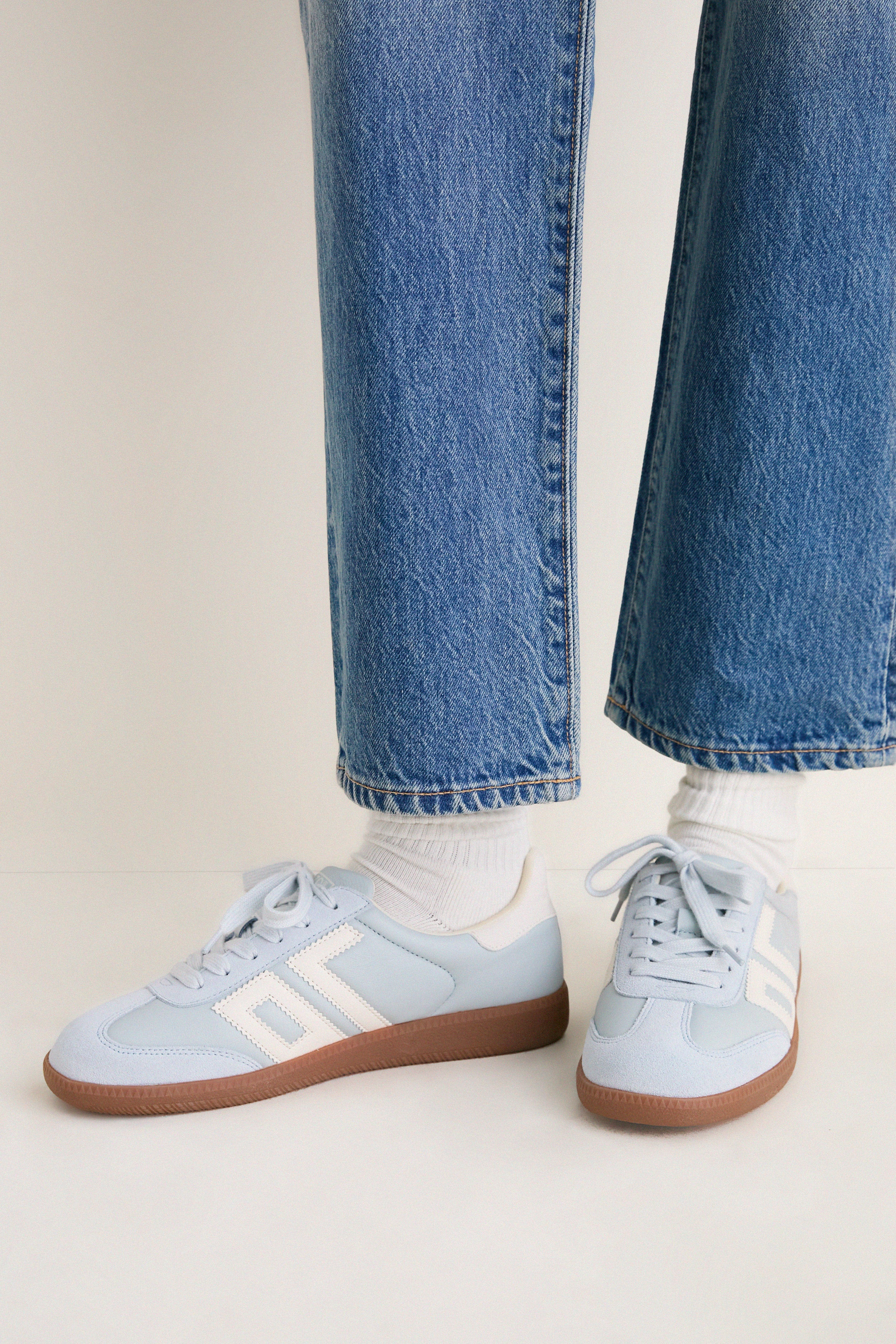 Light Sky Cloud D26 Sneakers | Tuckernuck (US)