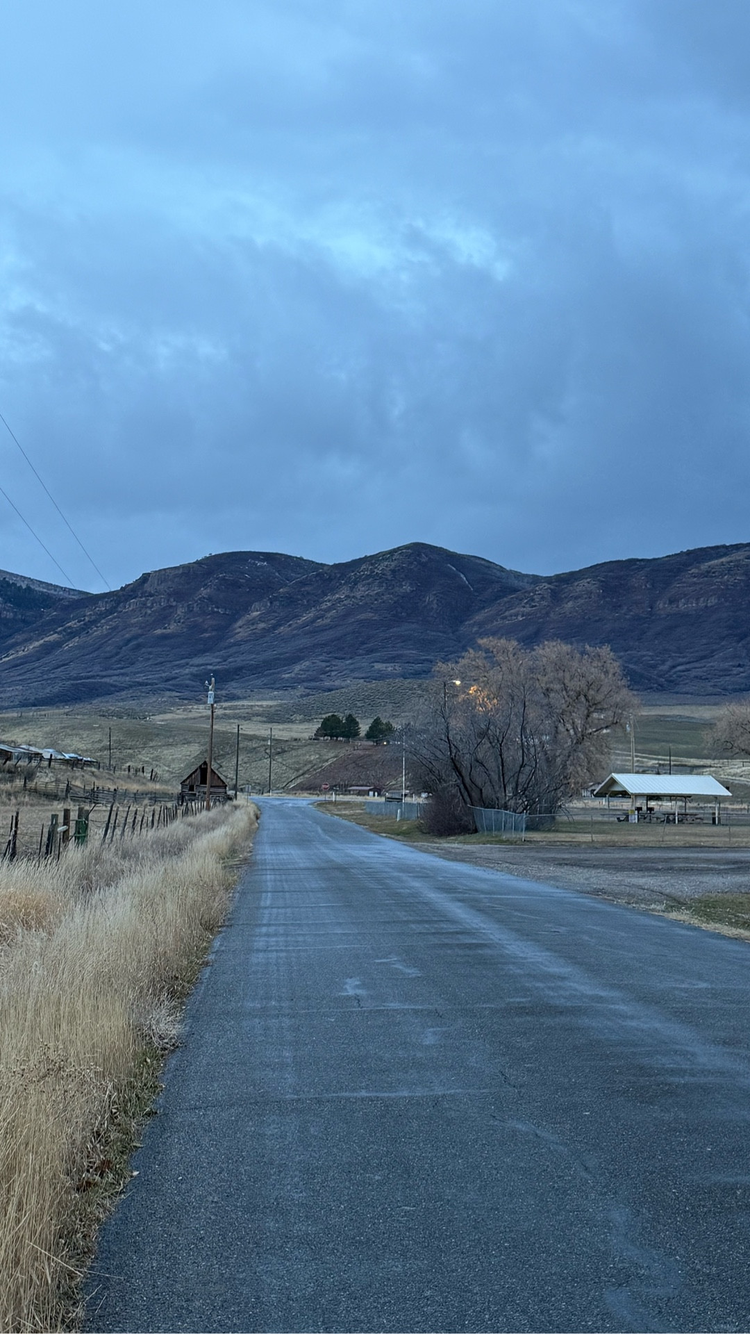 Evening walk!⛰️🌙

#LTKdayinmylife #LTKGiftGuide #LTKfitnessgoals