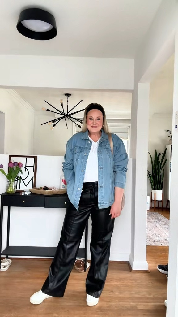 Casual midsize outfit! ✨

Headband is Flirty Pineapple 🎀

#LTKmidsize #LTKplussize #LTKcurves