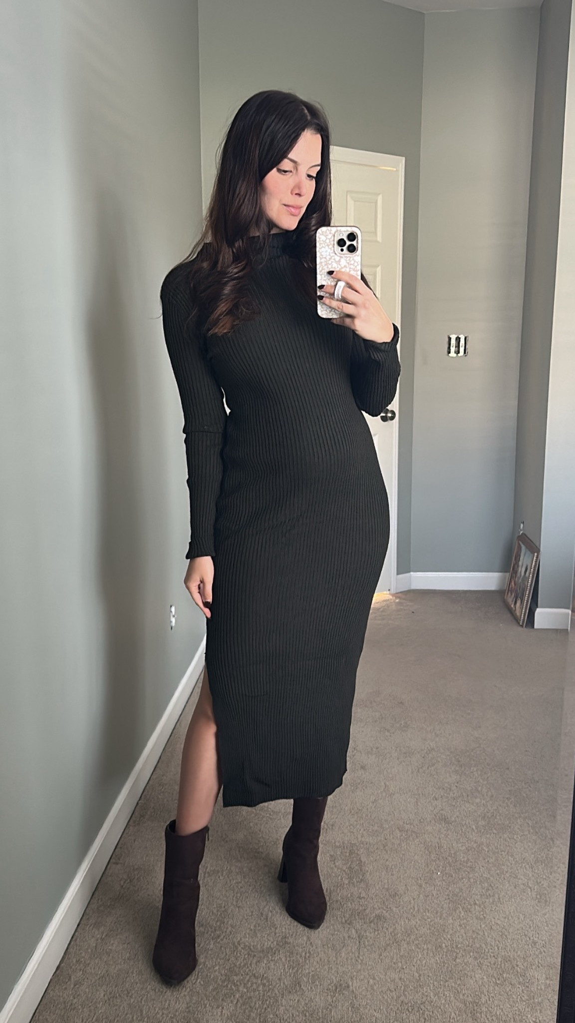 Maternity Dress! This is perfect for a maternity work outfit or to wear out. I’m wearing a size Medium and it’s also available in burgundy.



#LTKBump #LTKWorkwear #LTKmomlife