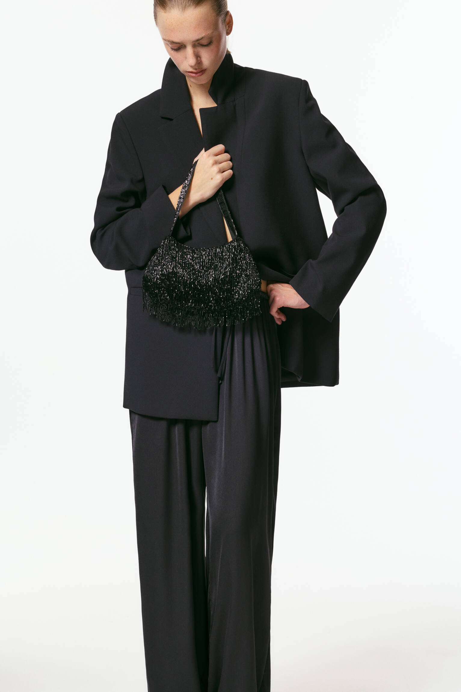 Schultertasche mit Fransen und Perlen - PULL&BEAR | PULL and BEAR DE