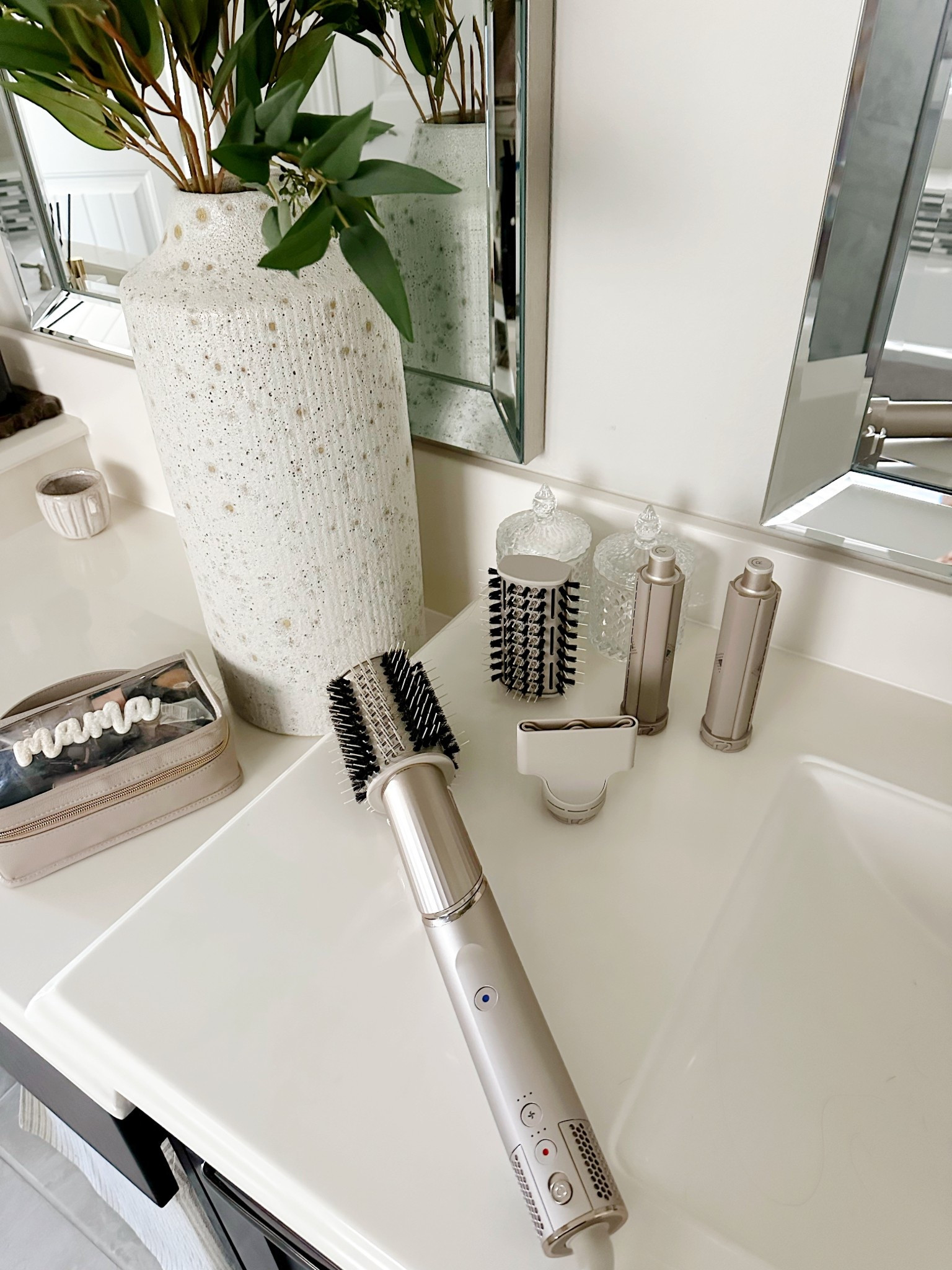 The shark flextstyle is over 40% off for Black Friday! 😮 it was a game-changer for me this year. Cut my getting-ready time in half!

@amazon #ad #winterfavorites2025 #founditonamazon

#LTKSaleAlert #LTKSeasonal #LTKHoliday