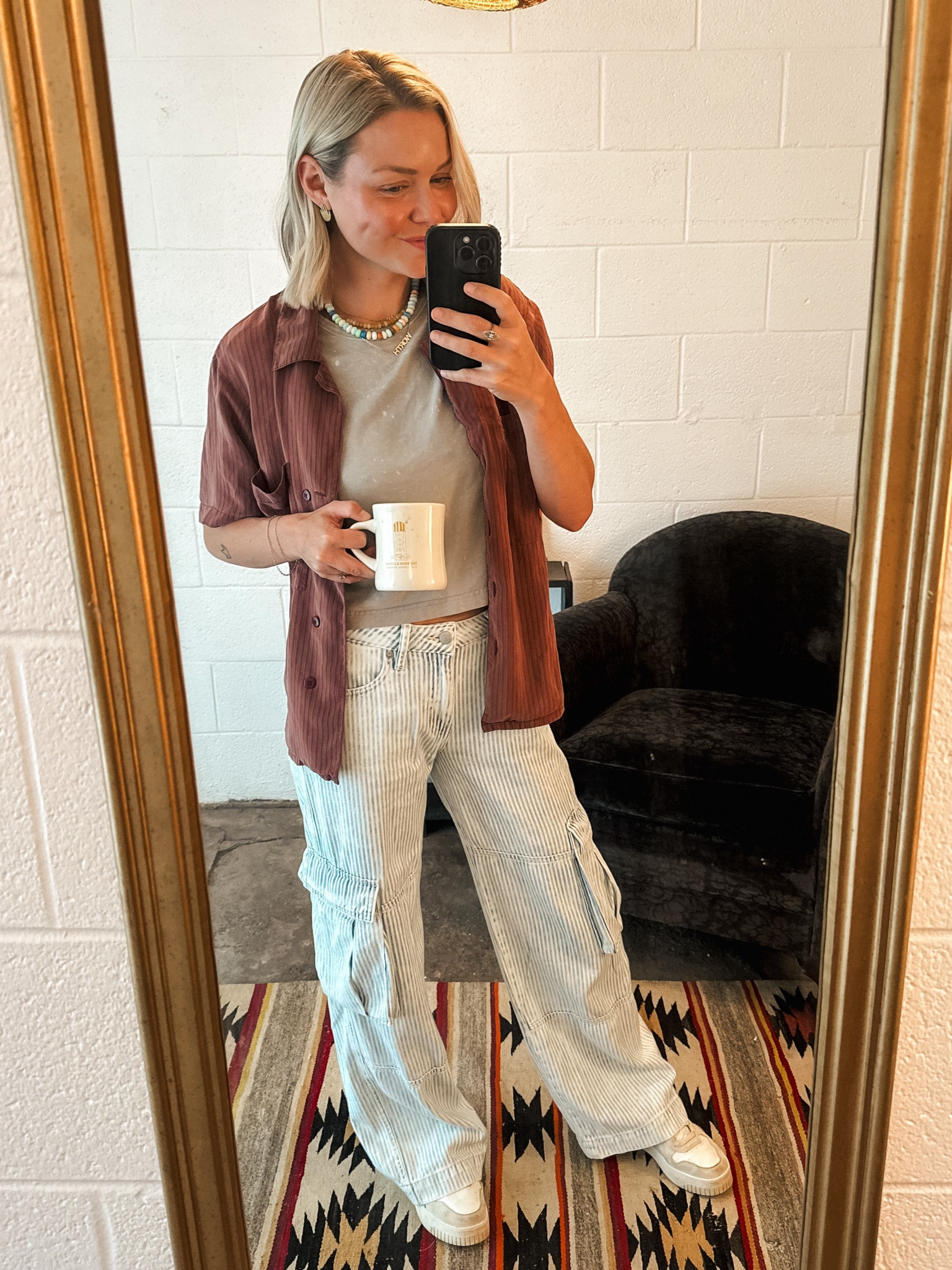 pairing secondhand and vintage with new pieces is one of my favorite things to do. it’s a fun way to get creative 🎨these pants are #target and so comfy! love the pockets 