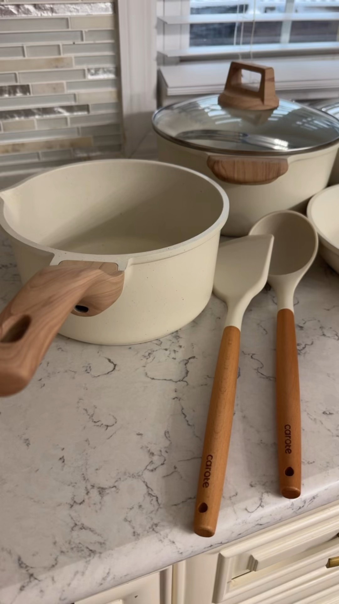 Me encantaron , Non stick completely and even come with a cute sprinkles spatula! Just make sure you never use metals on it🤎 
#ltkcook

#LTKSaleAlert #LTKFindsUnder100 #LTKHome