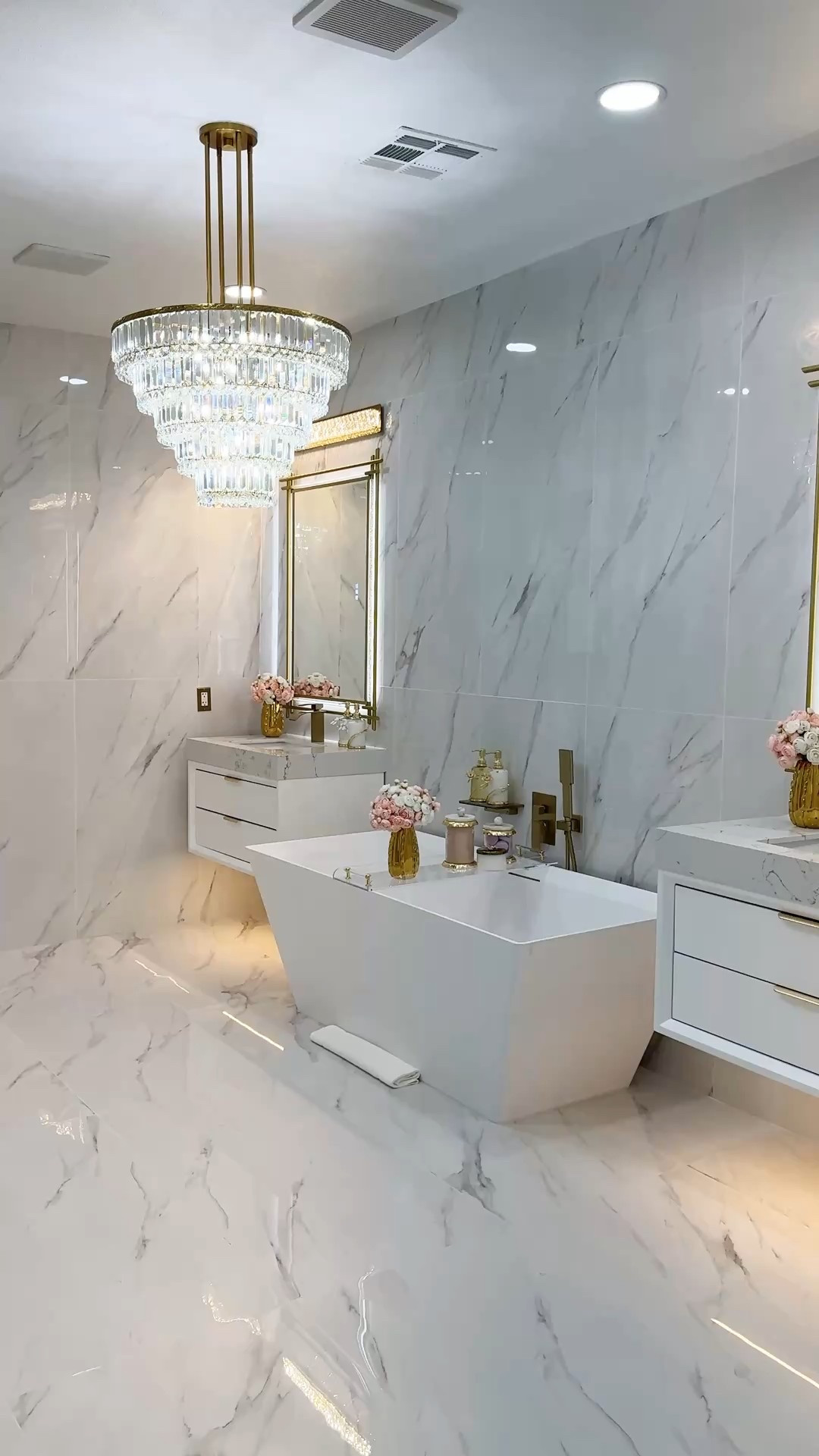 Sho everything here 🤍🤍

#LTKSeasonal #LTKHome #LTKSaleAlert