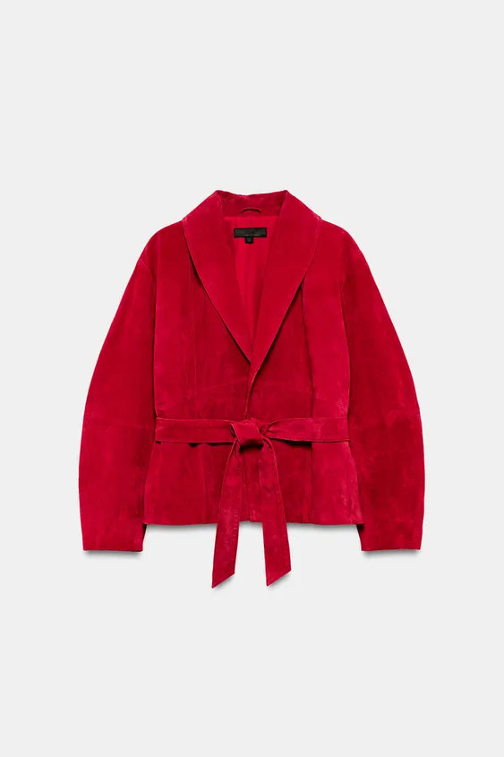 Jacket crafted in 100% leather. Featuring a lapel collar and long sleeves. Side pockets hidden in... | Zara IT