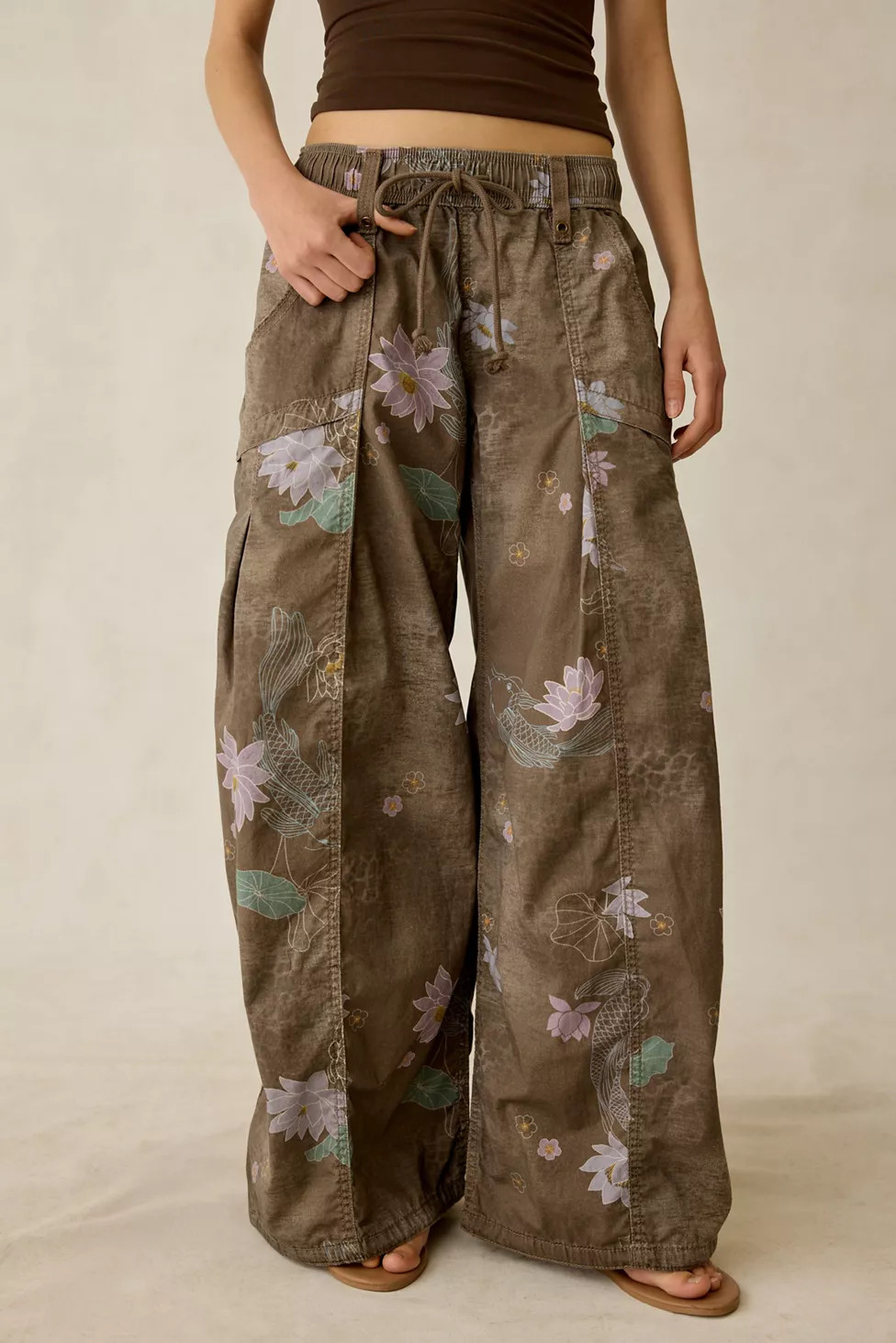 BDG Sunridge Mid-Rise Cargo Balloon Pants | Urban Outfitters (US and RoW)