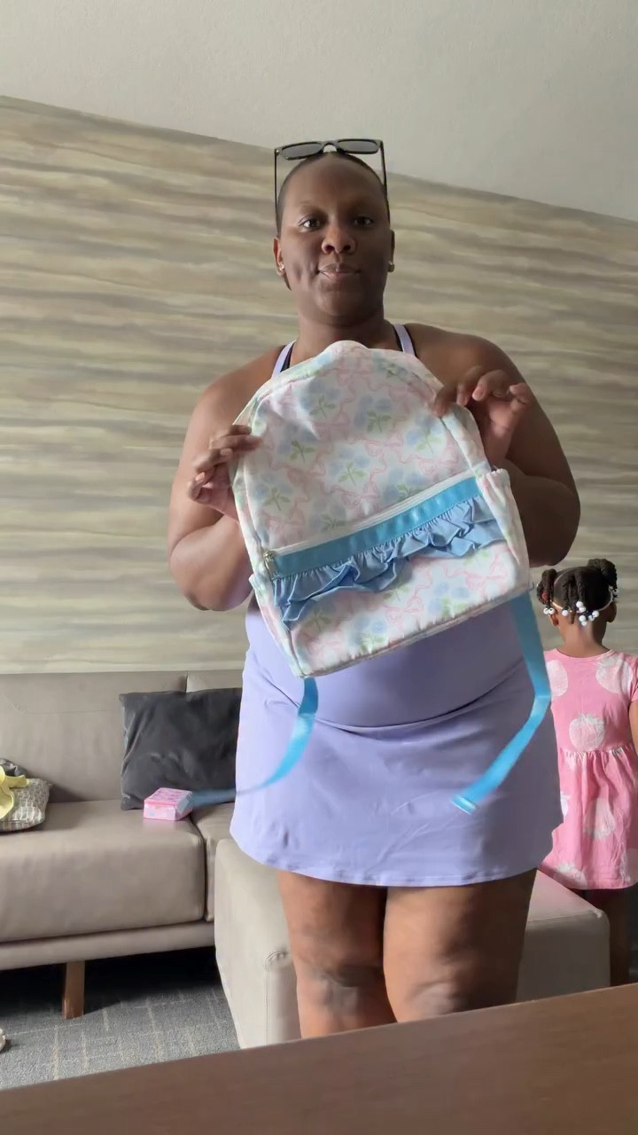 Everything I packed for a full FL theme park day with my daughter ✨🎢 Comment TRAVEL for a DM with the link to shop this post! 

#kidstravel #themepark #musthaves #travelessentials #familytravel 

Spring break must haves
Kids travel essentials
Theme park must haves for kids
What to bring when traveling with kids

@shopsimplemodern @gobekids @hydrojug @thefrootthief 
@disneyfamily @disneybaby @disneyparks @waltdisneyworld  Dress I’m wearing: @halara_official