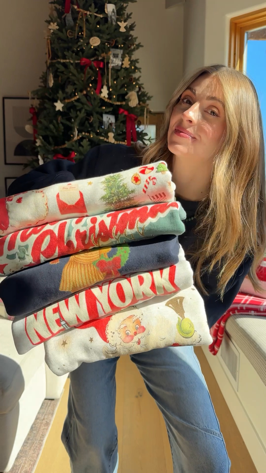 The cutest graphic sweatshirts for Christmas 🎄🎁