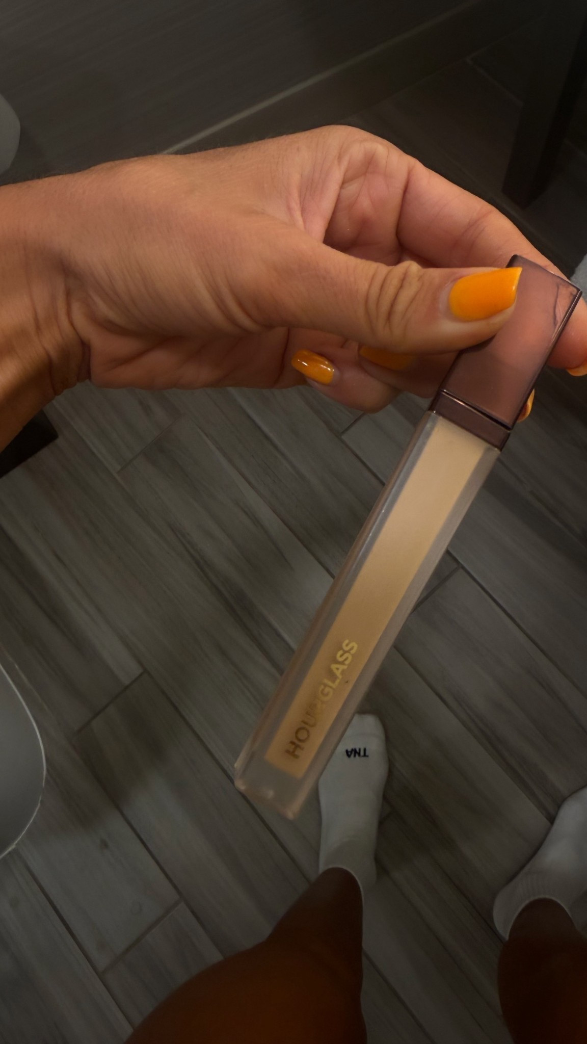 Moisturizing concealer that lasts all day

Shade beech