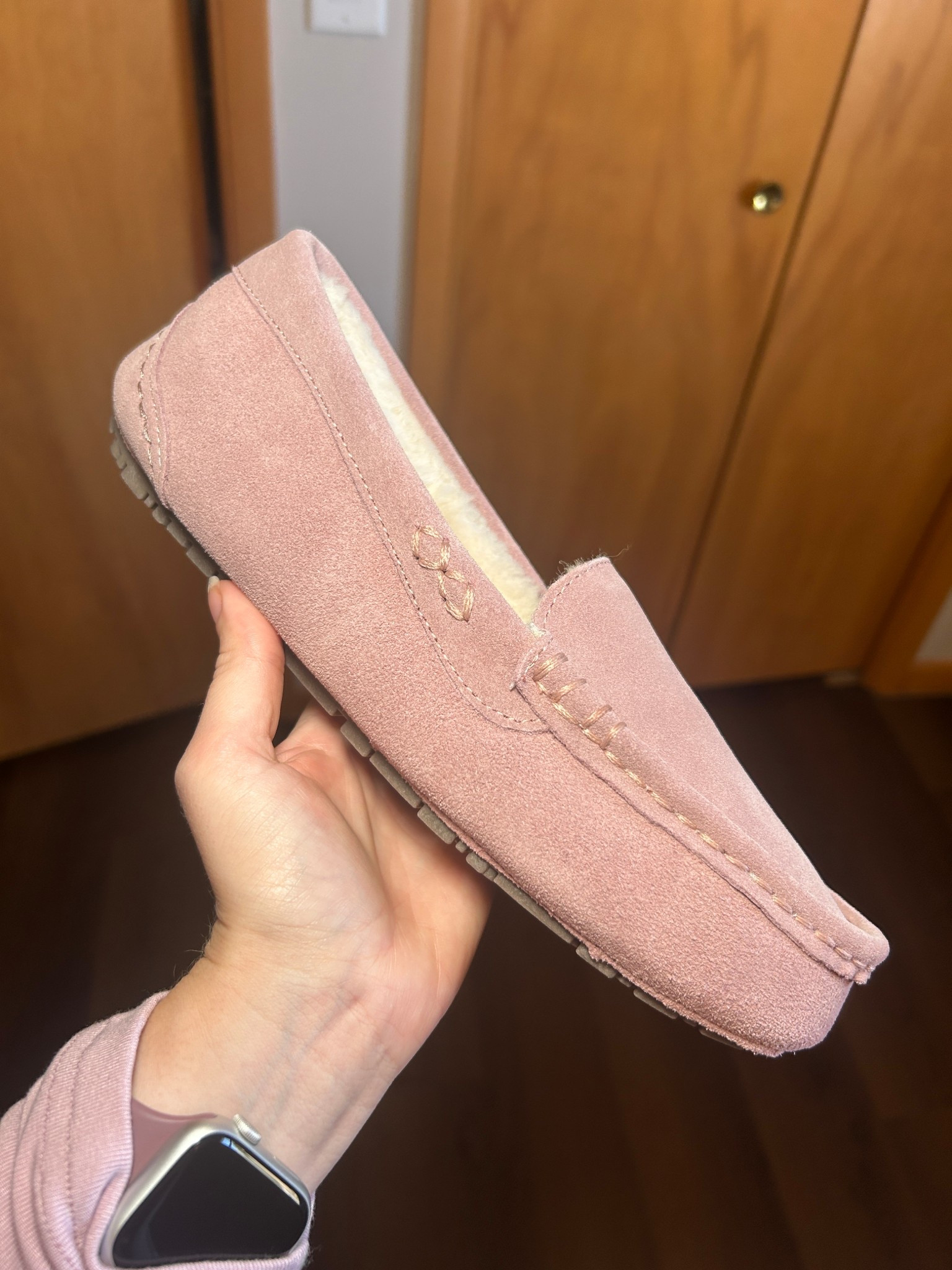 OBSESSED with this Project Cloud slippers! An exact dupe to the UGG Ansley slippers, and I don’t throw dupe around lightly! 💓✨🔗