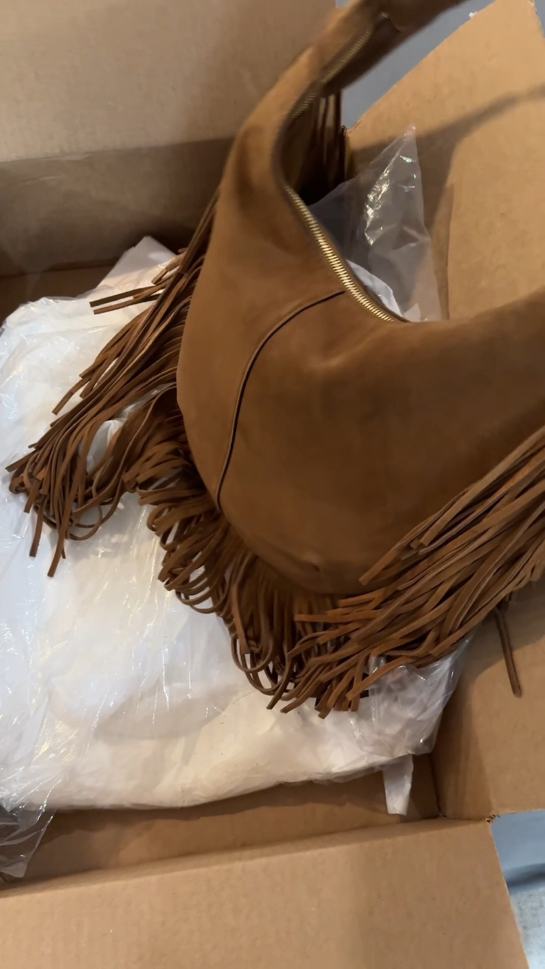 The most gorgeous suede fringe bag!! And it’s on sale!!! 


#LTKGiftGuide #LTKHoliday #LTKSaleAlert