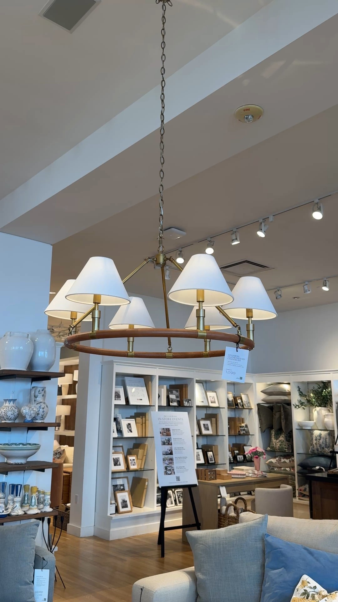 Light

Chandelier 

#LTKHome #LTKSeasonal #LTKSaleAlert