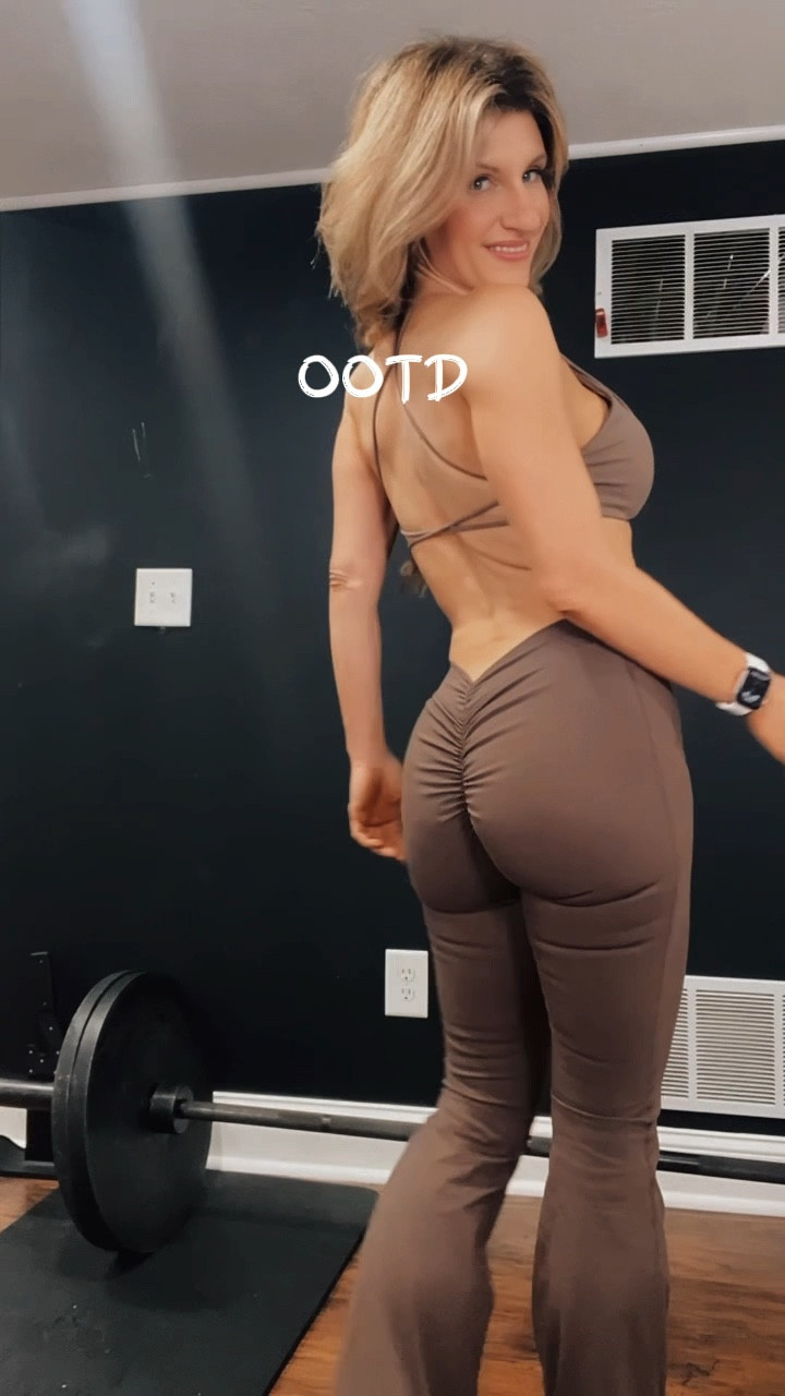 This Amazon workout set is giving luxury activewear vibes without the price tag. The brown flare leggings with scrunch-butt detail are super flattering and make your gym or athleisure outfits feel elevated. I paired them with a matching brown sports bra (different brand but perfect color match) for a stylish, affordable fall gym outfit.

#LTKPetite #LTKActive #LTKOver40