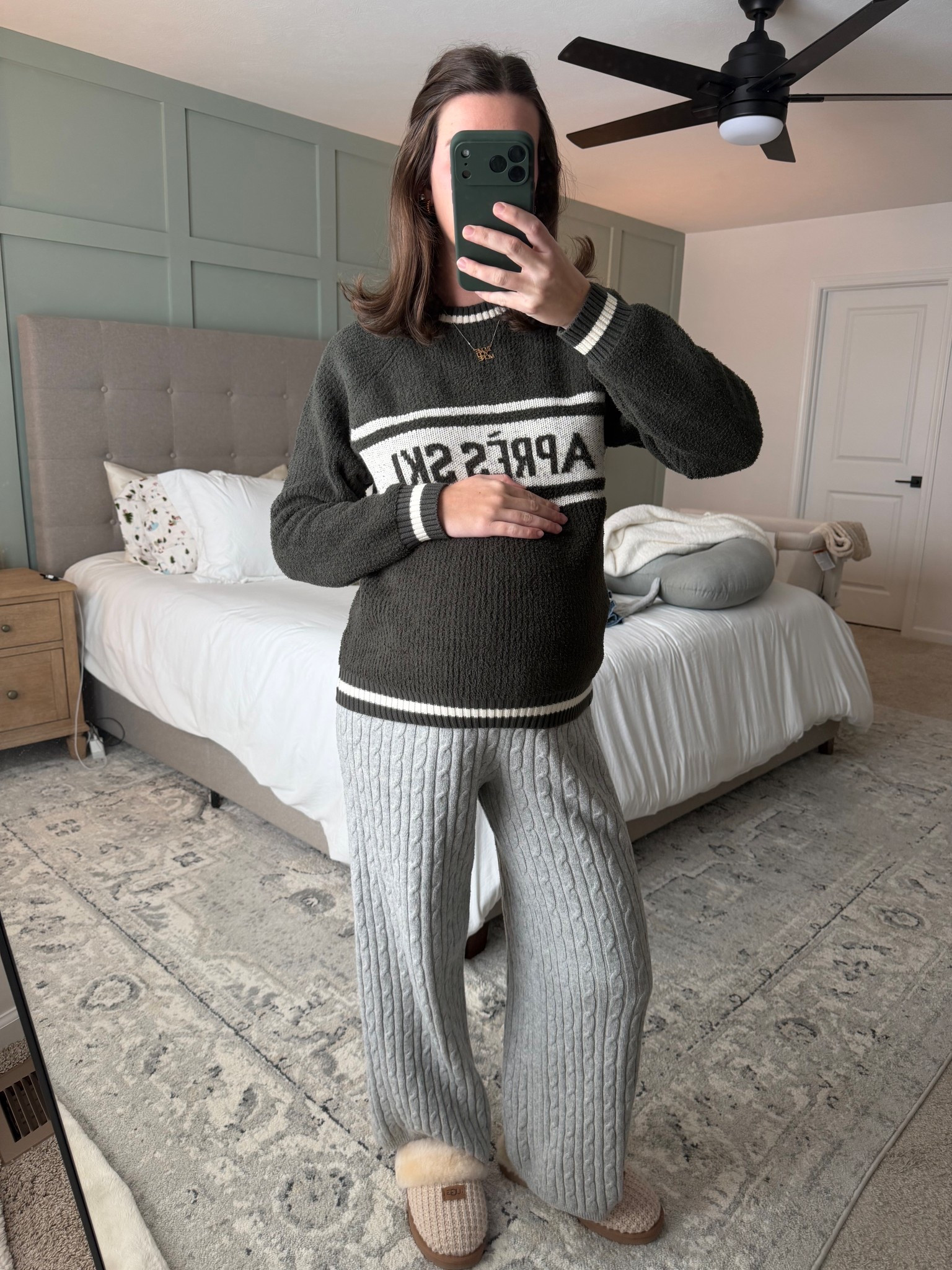 Barefoot dreams 30% off sale 

sweater: size 1 
pants: xs
slippers: size up 1 

#LTKSeasonal #LTKBump #LTKSaleAlert