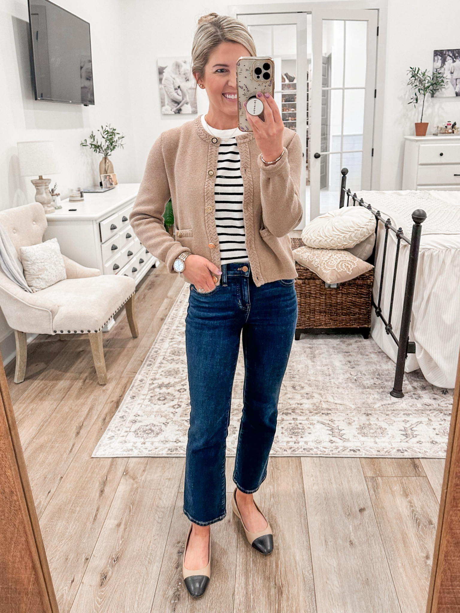 Smart casual work outfit

Sweater jacket- xs tts
Striped tank- xs tts
Jeans- 23P go down one size
Flats- size 5.5 tts


#LTKworkwear #LTKSeasonal #LTKsalealert