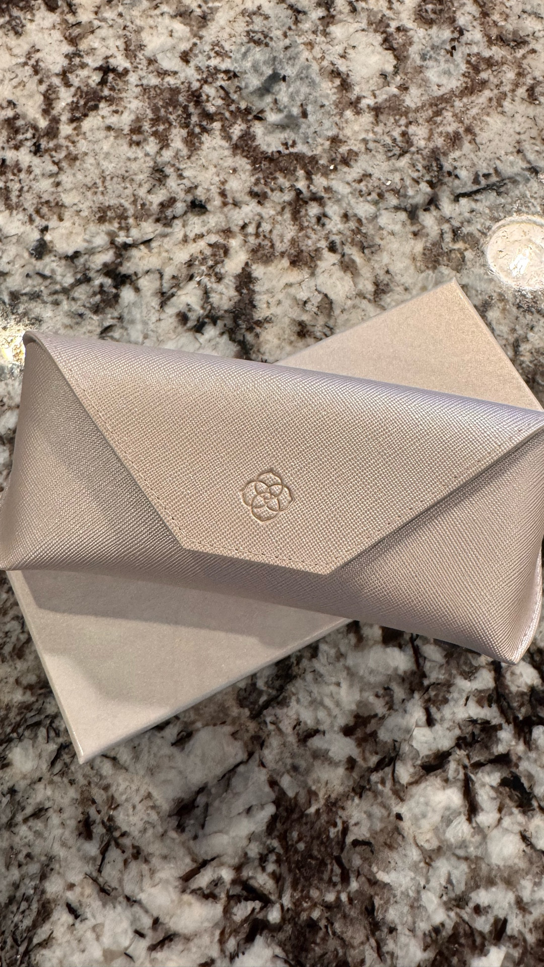 Did you know that KENDRA SCOTT makes sunglasses? I love these in this smoky but they have a rose one too 

Sunnies, sunglasses, KENDRA SCOTT accessories, KENDRA SCOTT sunglasses, KENDRA SCOTT jewelry

#LTKmomlife #LTKHoliday #LTKGiftGuide