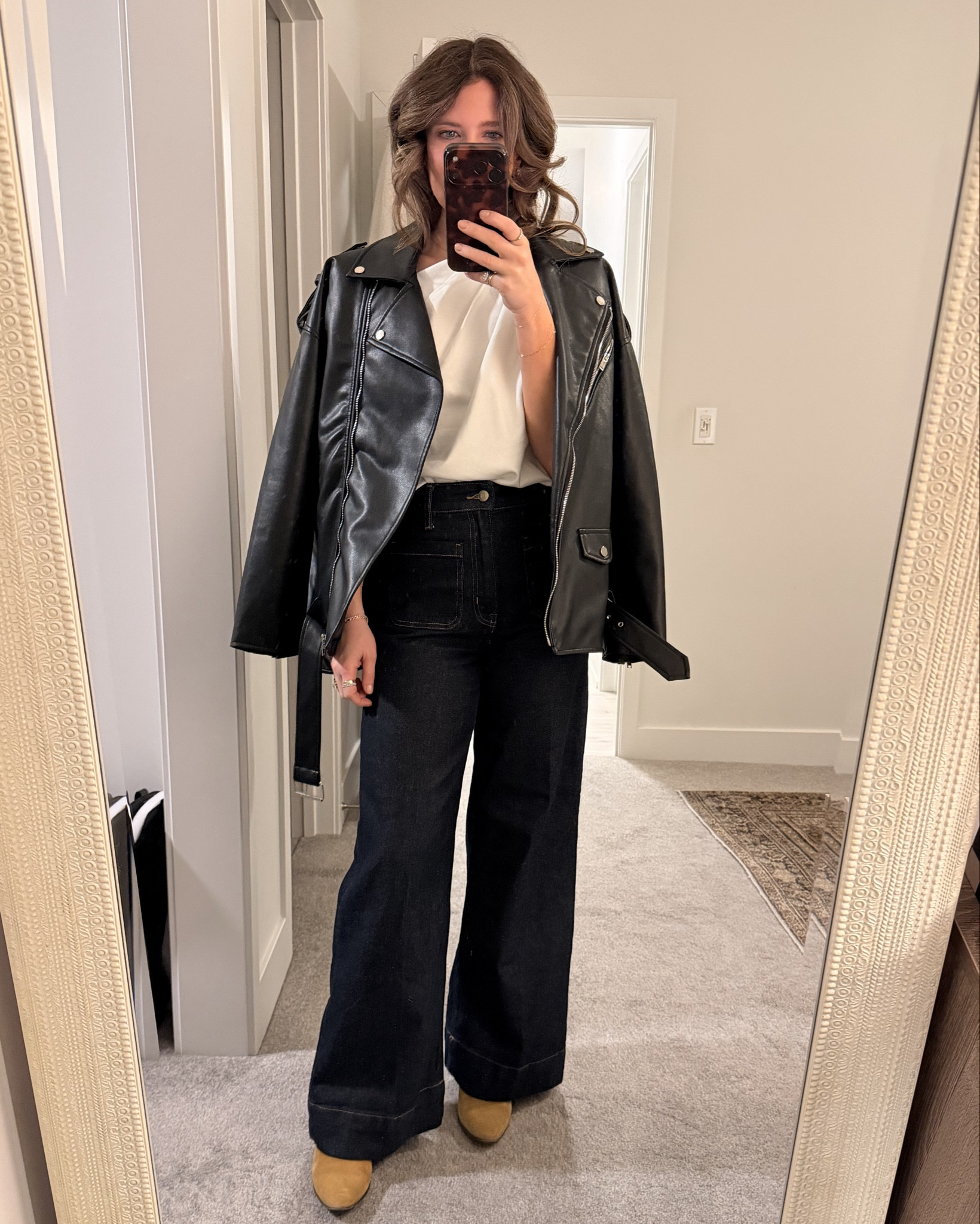Another way to wear this amazing Aritzia tee! 

#LTKootd