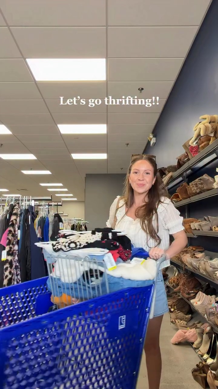 My favorite cottage core ruffle shirt (wearing an xs!) and my favorite pair of denim shorts (wearing size 23)!🫶🏼🌼