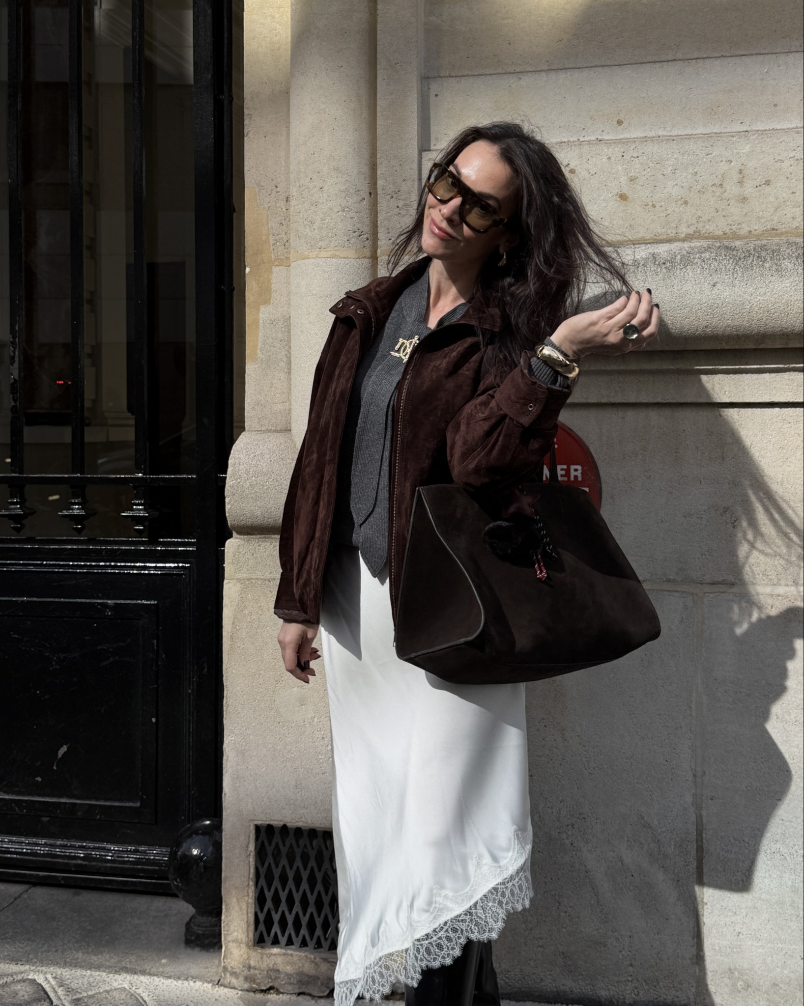 Look du bureau avec une jupe satinée en dentelle et haut en laine cravate.
Pour shopper chez Goelia je te propose mes codes de réductions personnelles :

TP10: 2 pièces  -10% 
TP30:  5 pièces -30% 

#LTKworkwear #LTKFashionMonth #LTKfrance