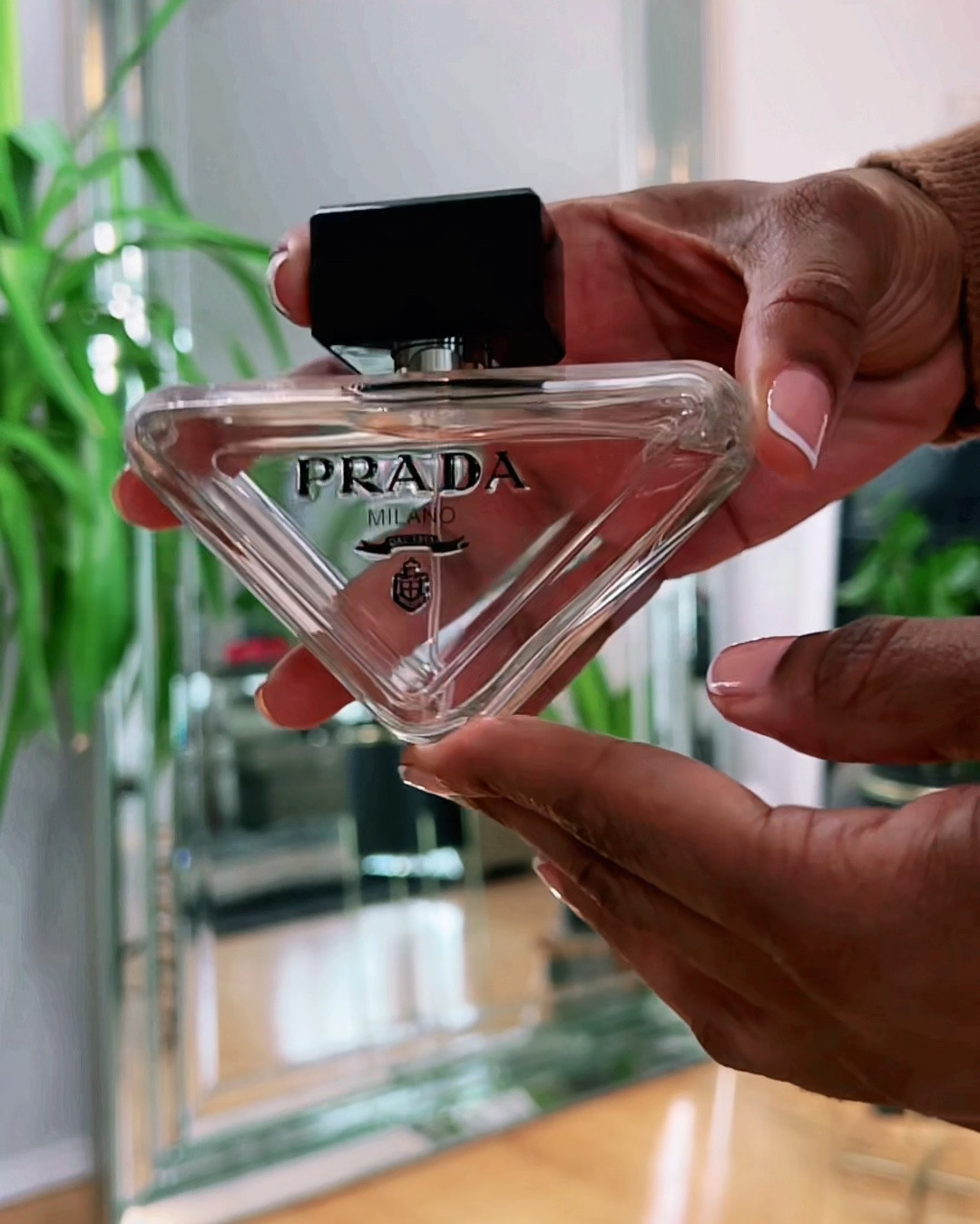 Prada’s Virtual Flower Cologne captures a delicate and modern floral essence. Here are some potential notes that might be featured in a fragrance like this:
	1.	Top Notes: Crisp and fresh, likely featuring hints of citrus like bergamot or mandarin for a bright, uplifting start.
	2.	Heart (Middle) Notes: A bouquet of virtual floral accords—perhaps notes like rose, jasmine, or peony to give a soft and feminine touch.
	3.	Base Notes: Grounded with warm and slightly musky or woody notes like sandalwood, cedar, or a hint of vanilla, adding depth and longevity to the scent.

#perfumeLovers
#FragranceCollection
#PerfumeAddict
#FragranceCommunity
#PerfumeReview
#LuxuryFragrance
#SignatureScent
#PerfumeOfTheDay
#PerfumeCollector
#FragranceAddict
#ScentOfTheDay
#PerfumeInspo
#PerfumeBlog
#LuxuryPerfume
#PerfumeObsessed
#PerfumeRecommendations
#PerfumeJunkie
#FragranceReview
#PerfumeWorld
#PerfumeHeaven

This fragrance could aim to balance classic florals with an airy, digital-inspired freshness, making it feel both ethereal and sophisticated. It might appeal to those who love modern twists on traditional floral perfumes, offering an experience that’s gentle, inviting, and subtly captivating.

Are you ready to embrace your paradox? 

#LTKGiftGuide #LTKHoliday #LTKBeauty
