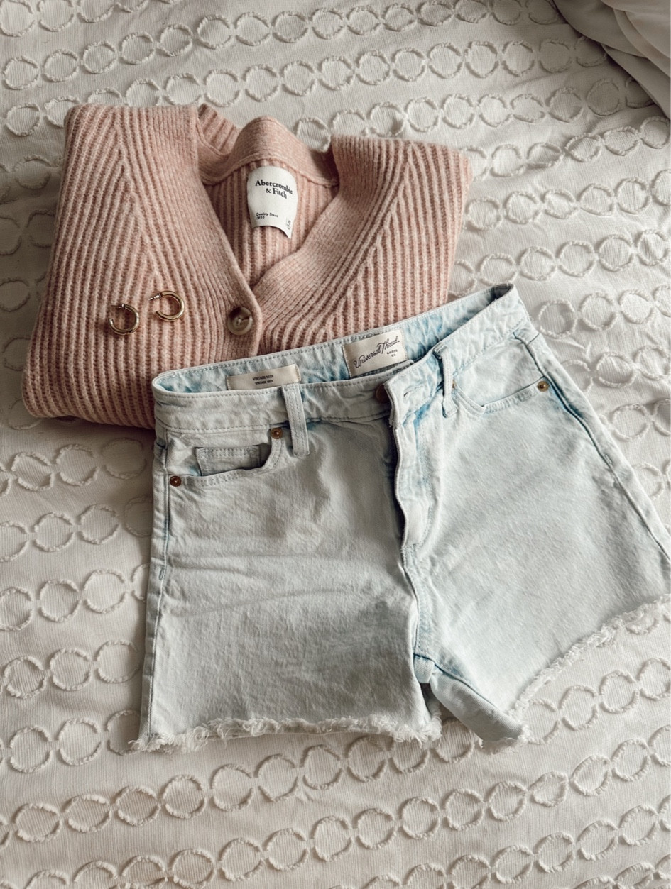 Abercrombie sweater cardigan
Target denim shorts
Amazon gold hoops 

#LTKFallSale #LTKFindsUnder50 #LTKStyleTip