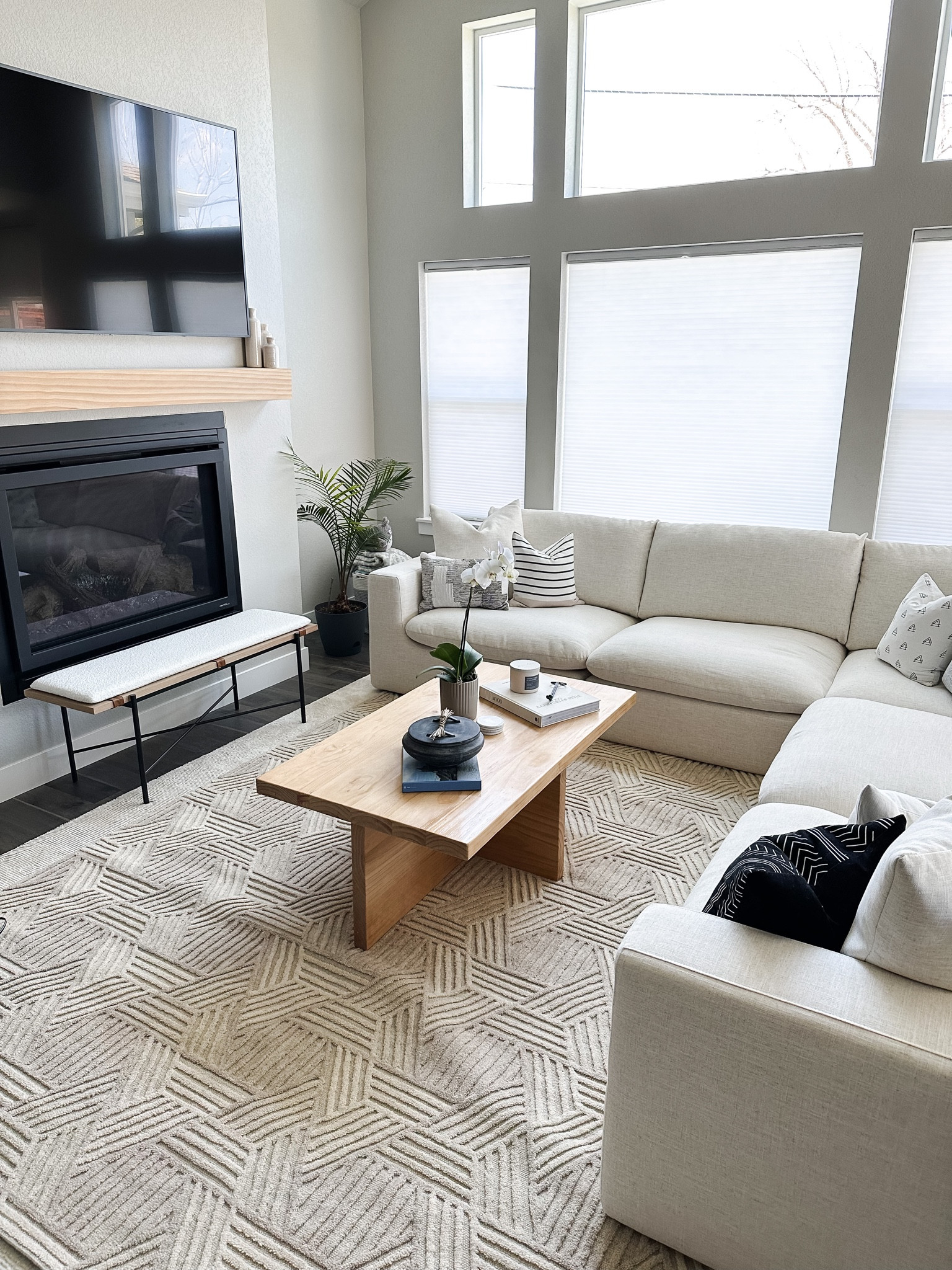 My geometric rug is on sale and over 50% off!

Home decor, living room, area rug, white sectional, boho pillow, neutral home decor, throw pillow

#LTKsalealert #LTKhome #LTKFind