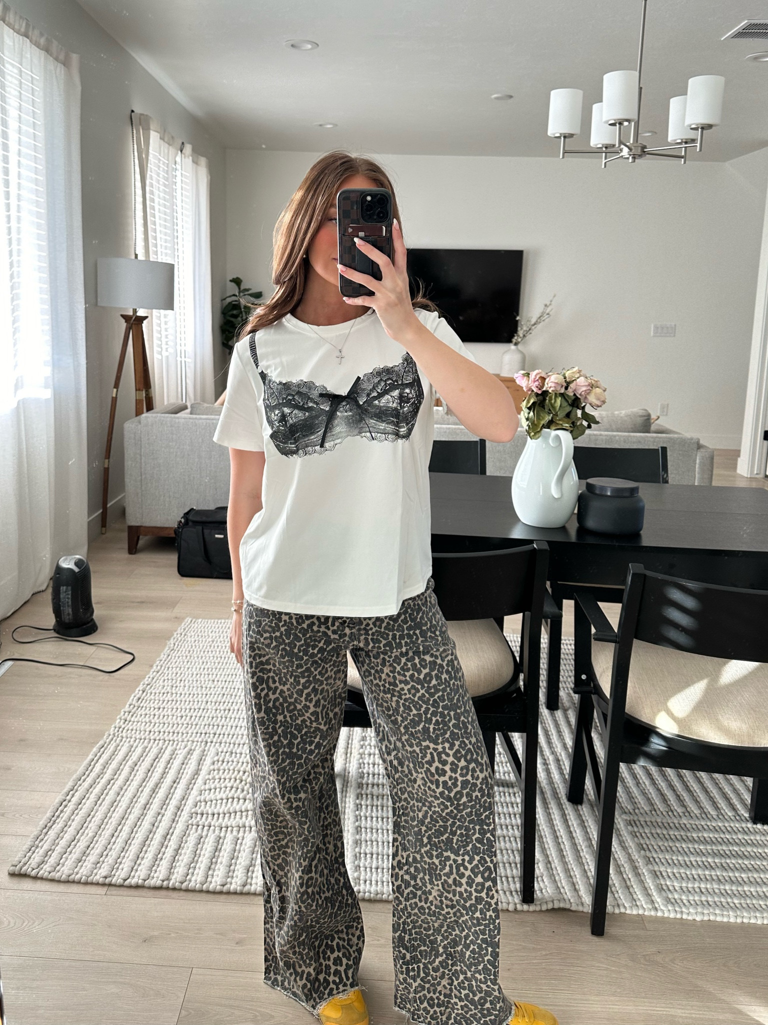 Top is crap quality but cute for me to trash at work doing hair lol (wearing size L)

Jeans are size Small- they stretch a lot