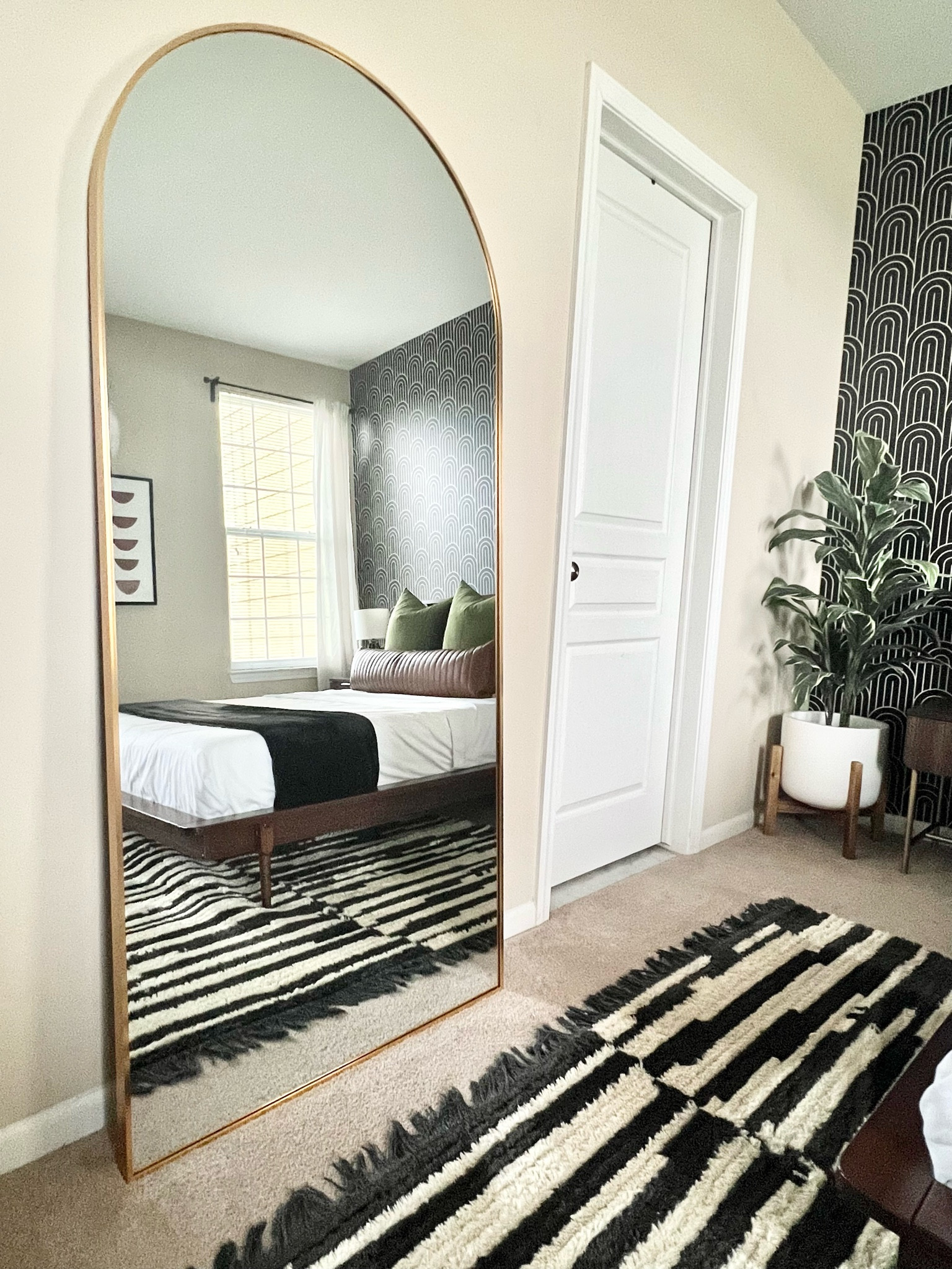 This is the PERFECT gold framed arch mirror and it’s very affordable! 

It would be perfect in any space and you can find it at Walmart.com!

#LTKGiftGuide #LTKHoliday #LTKhome