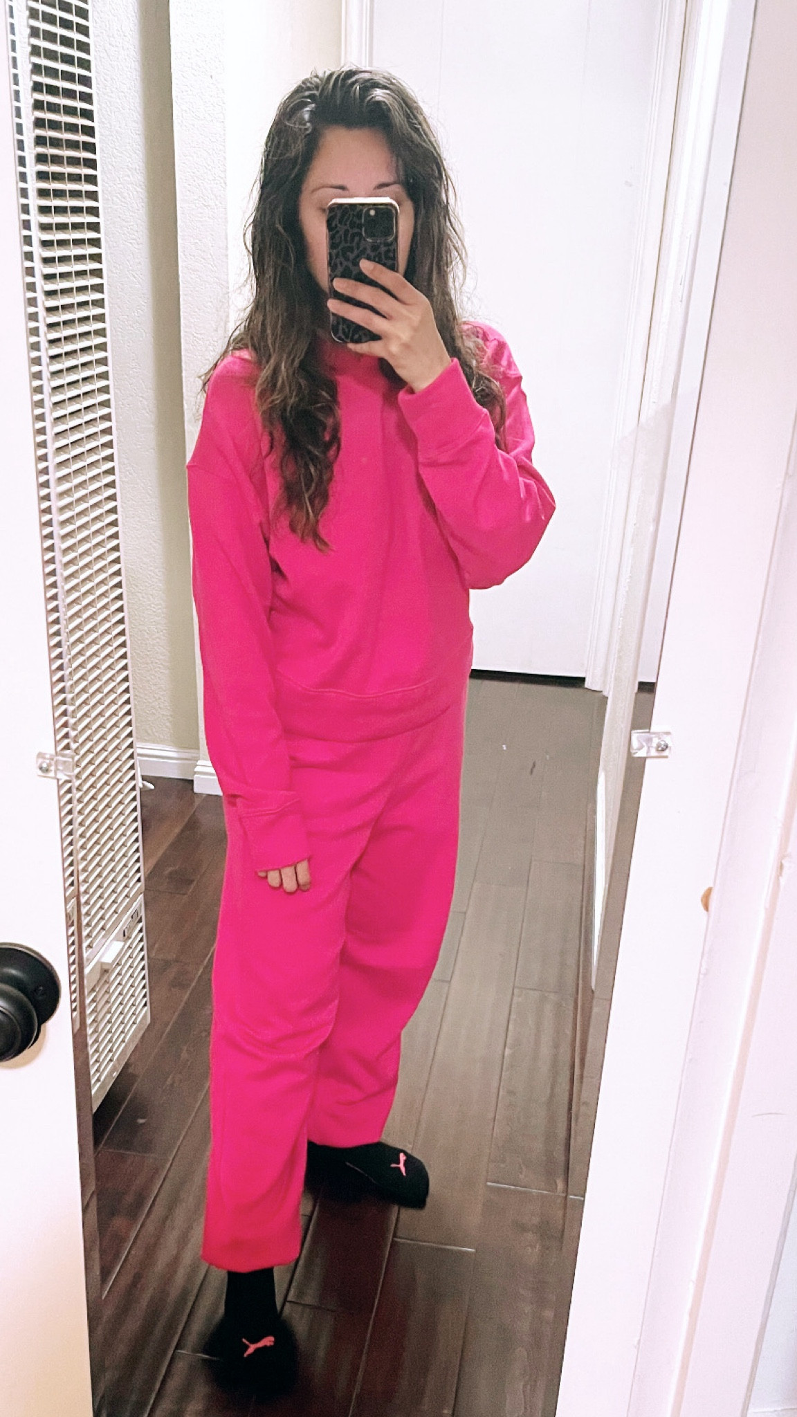 This pink set of comfies is absolutely perfect for tonight’s migraine 😶‍🌫️
.
.
Also, 20% in cart! No code needed!
.
.
The bottoms run long (imo), otherwise, I’d say they run TTS. Wearing a small in  top and bottoms. 
.
.
Similar style set linked as well 💗

#LTKHoliday #LTKfindsunder50 #LTKsalealert