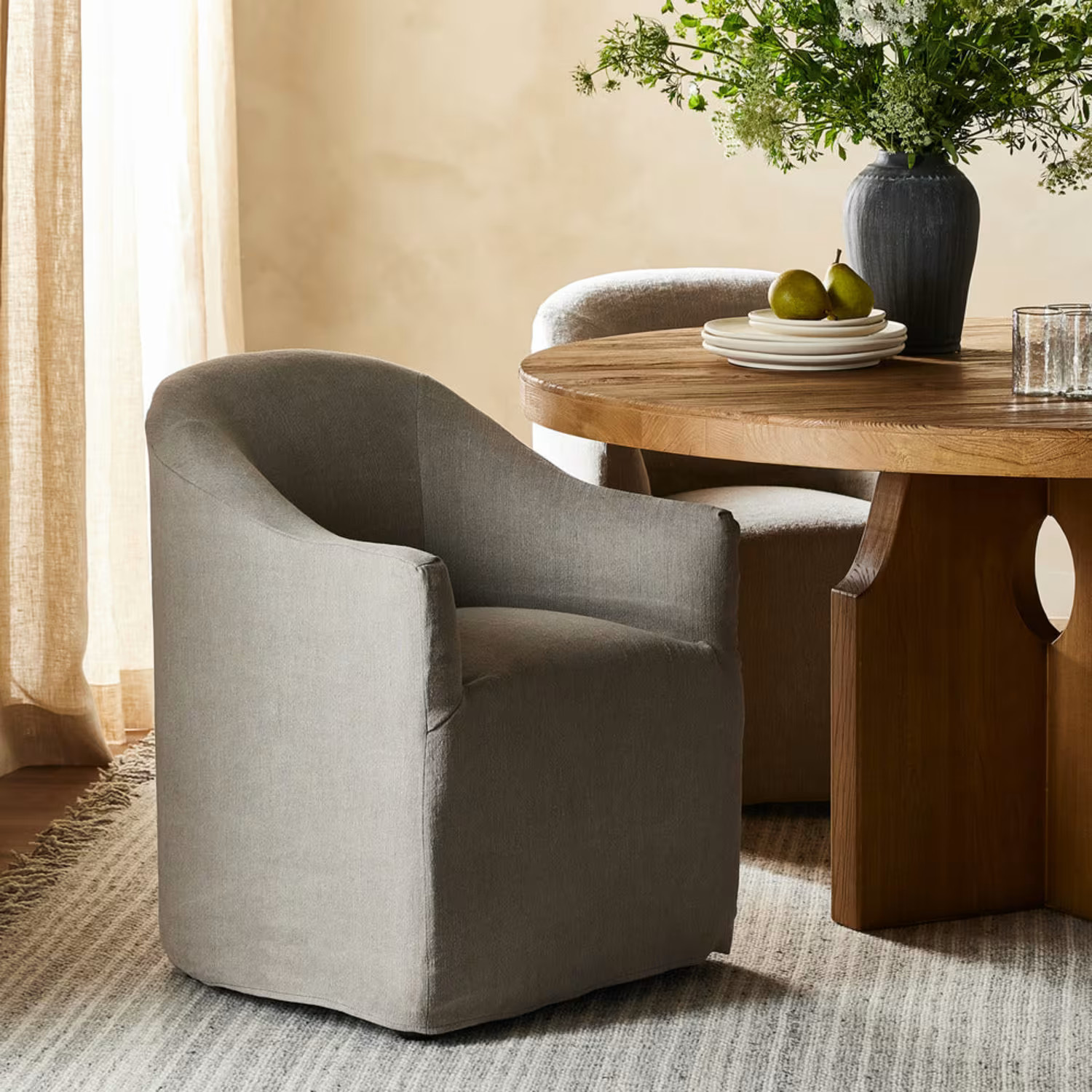Lyn Dining Chair With Casters | Magnolia