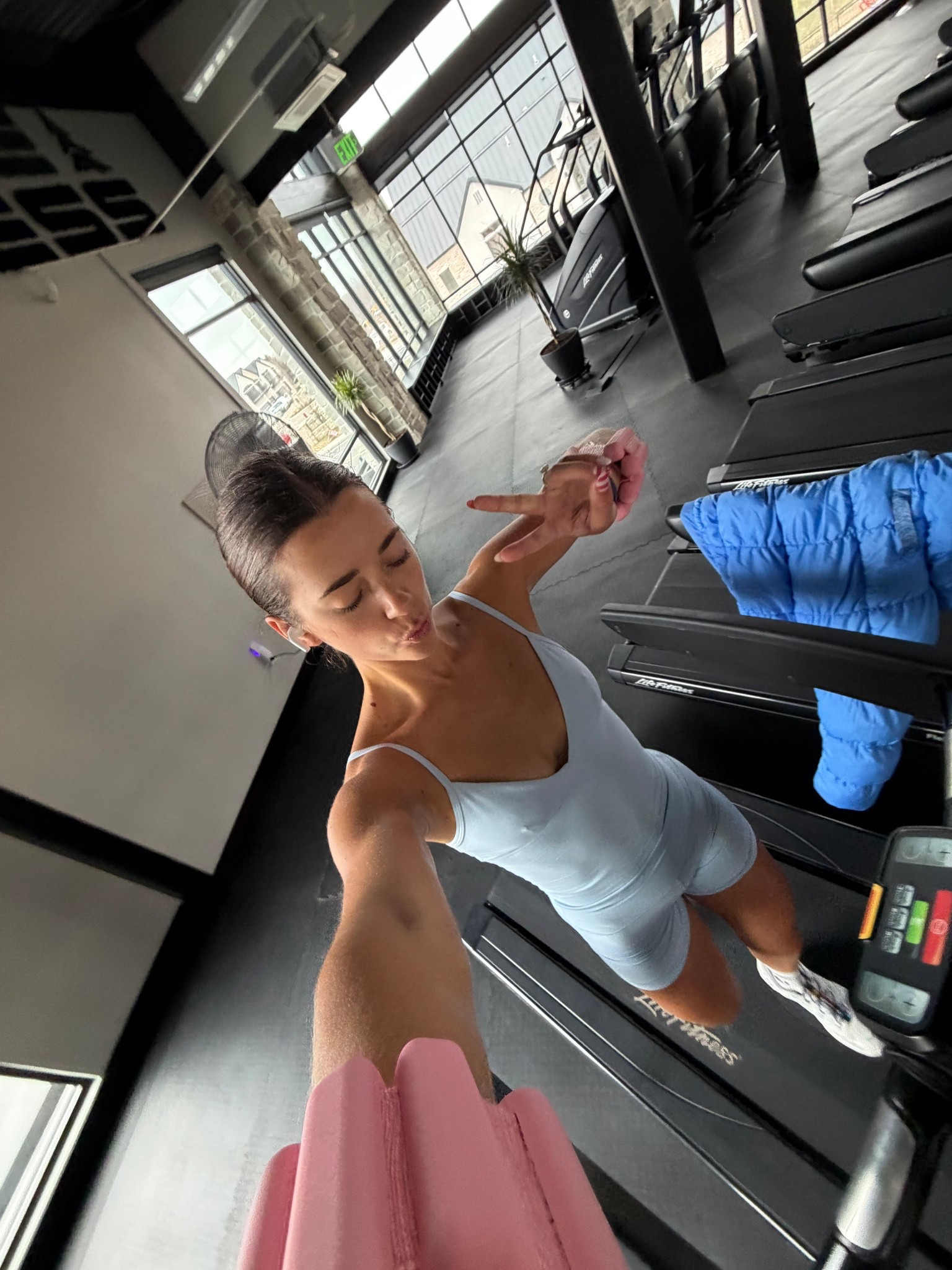 wearing size 4 bottoms and xs top

#LTKActive #LTKootd #LTKfitnessgoals