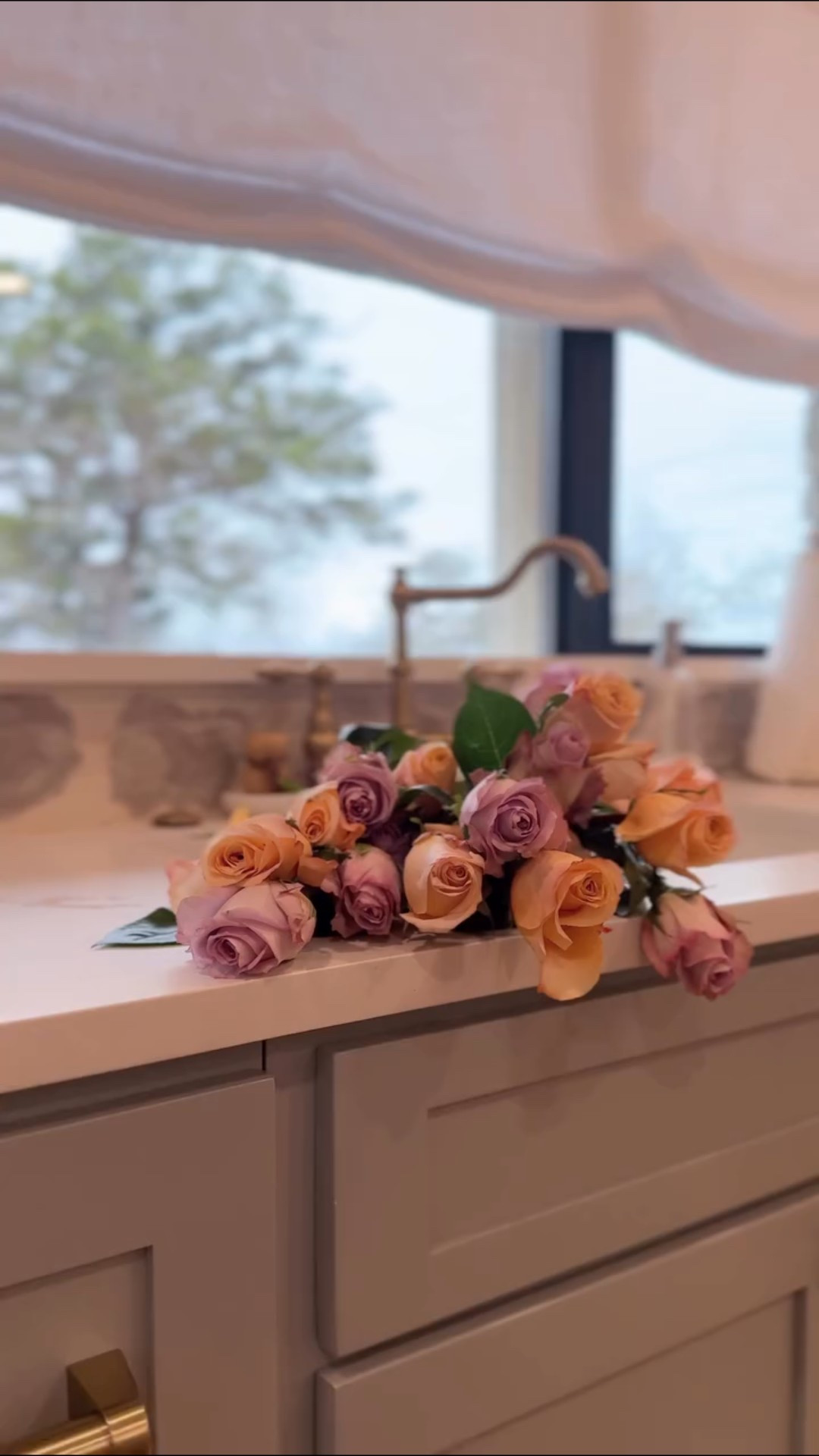 Some seasons of motherhood don’t leave a lot of room for grand gestures.
And honestly, we don’t need them.

Sometimes it’s the small things that make us feel seen—fresh flowers on the counter, a quiet moment in the kitchen, a reminder that someone thought about you.

These @rosaholics roses made everyday life feel a little more special.
And that feeling? It lingers.

Valentine’s Day doesn’t have to be overcomplicated.
Just thoughtful. 🤍

Comment SHOP below to receive a DM with the link to this post on my LTK⬇️

#RosaholicsPartner #roses #motherhood

#LTKHome #LTKmomlife #LTKValentine