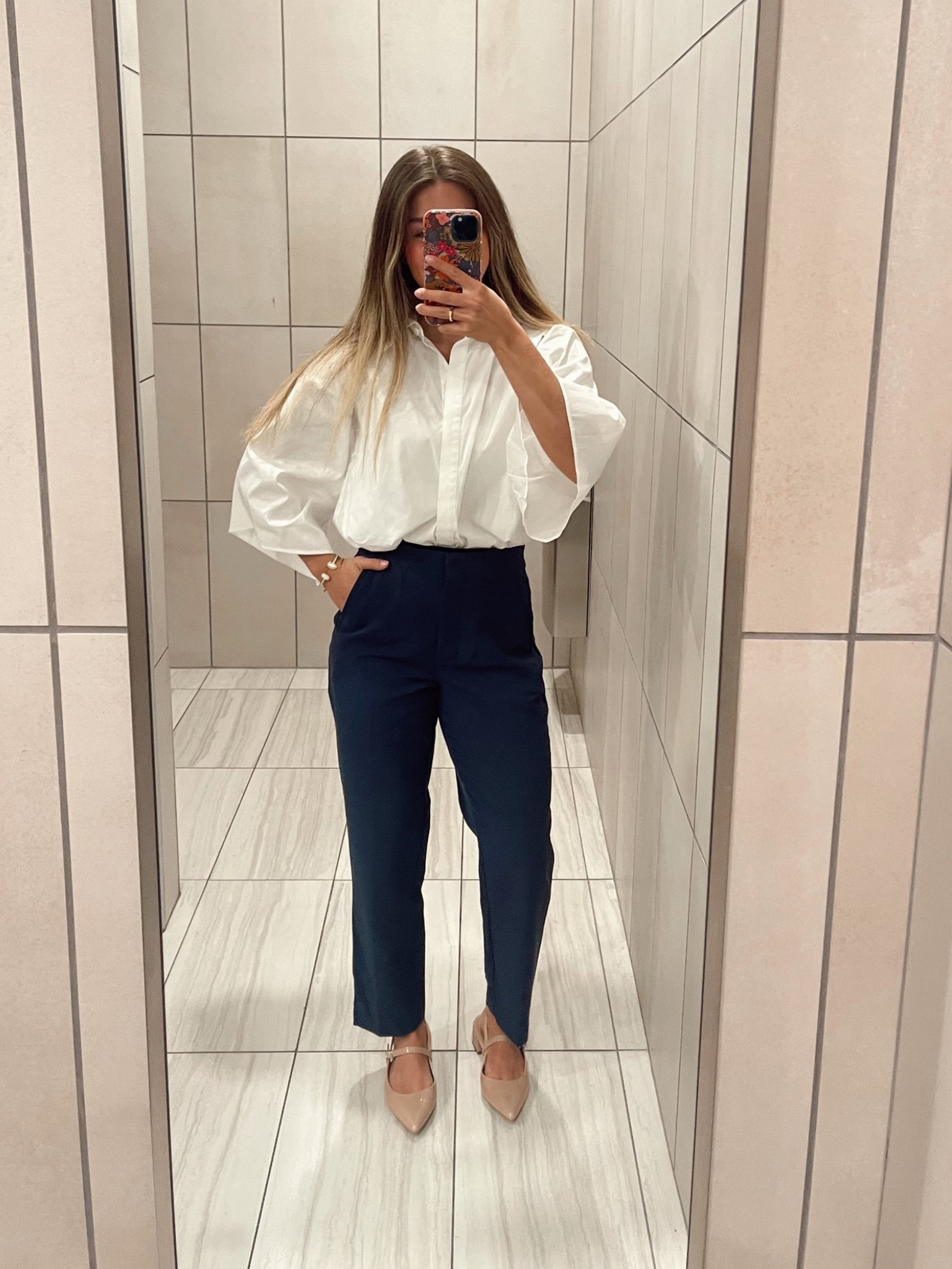 navy & white spring/summer transitional outfit



#LTKWorkwear #LTKStyleTip #LTKShoeCrush