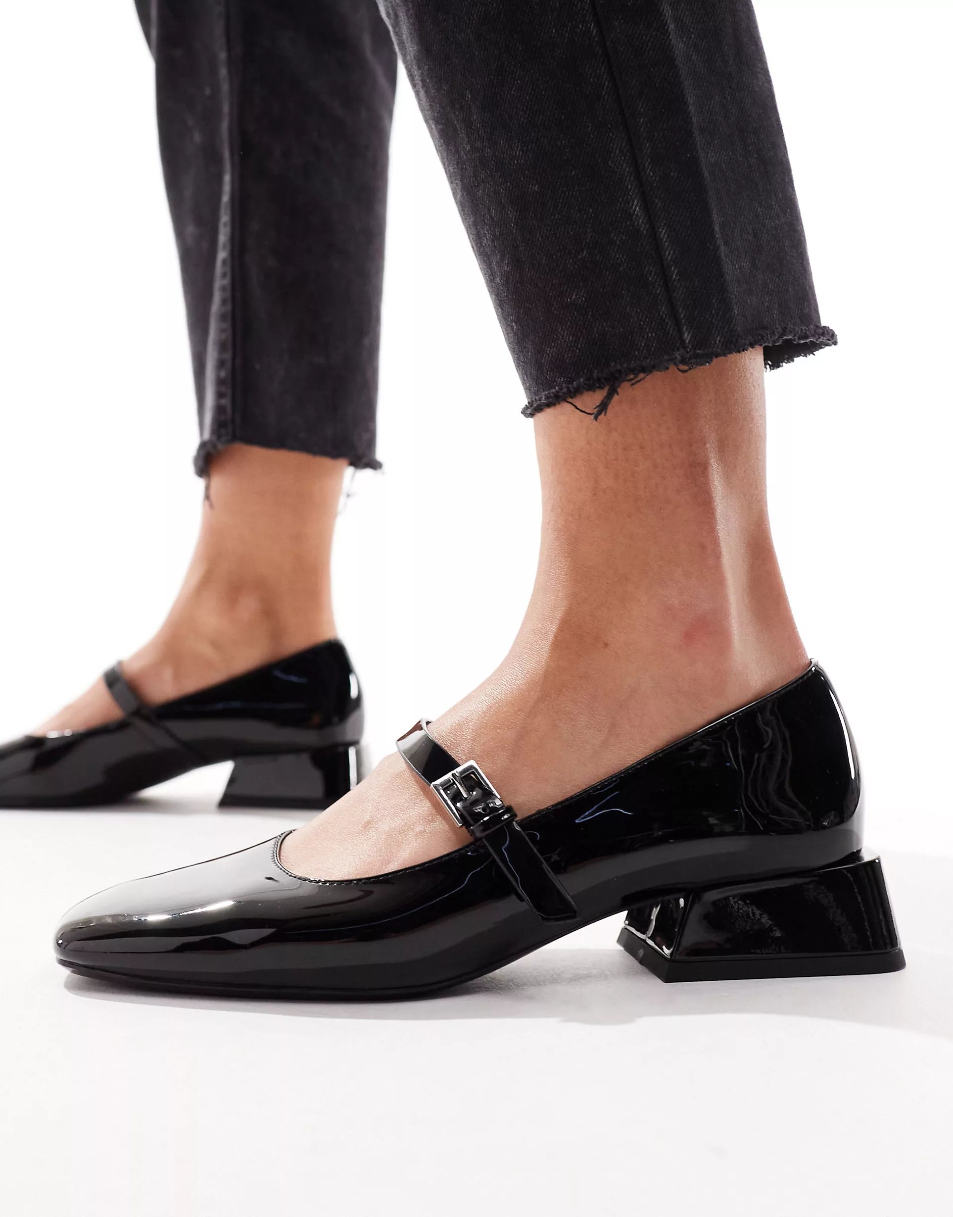Pull&Bear – Mary-Jane-Schuhe in schwarzer Lackoptik mit Blockabsatz | ASOS | ASOS (Global)