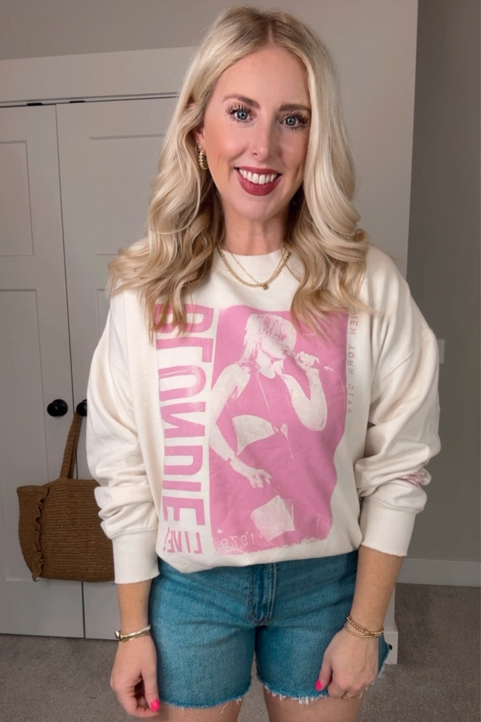 American Eagle graphic sweatshirt on sale! 

Wearing a medium 

#LTKfindsunder50 #LTKSpringSale #LTKsalealert