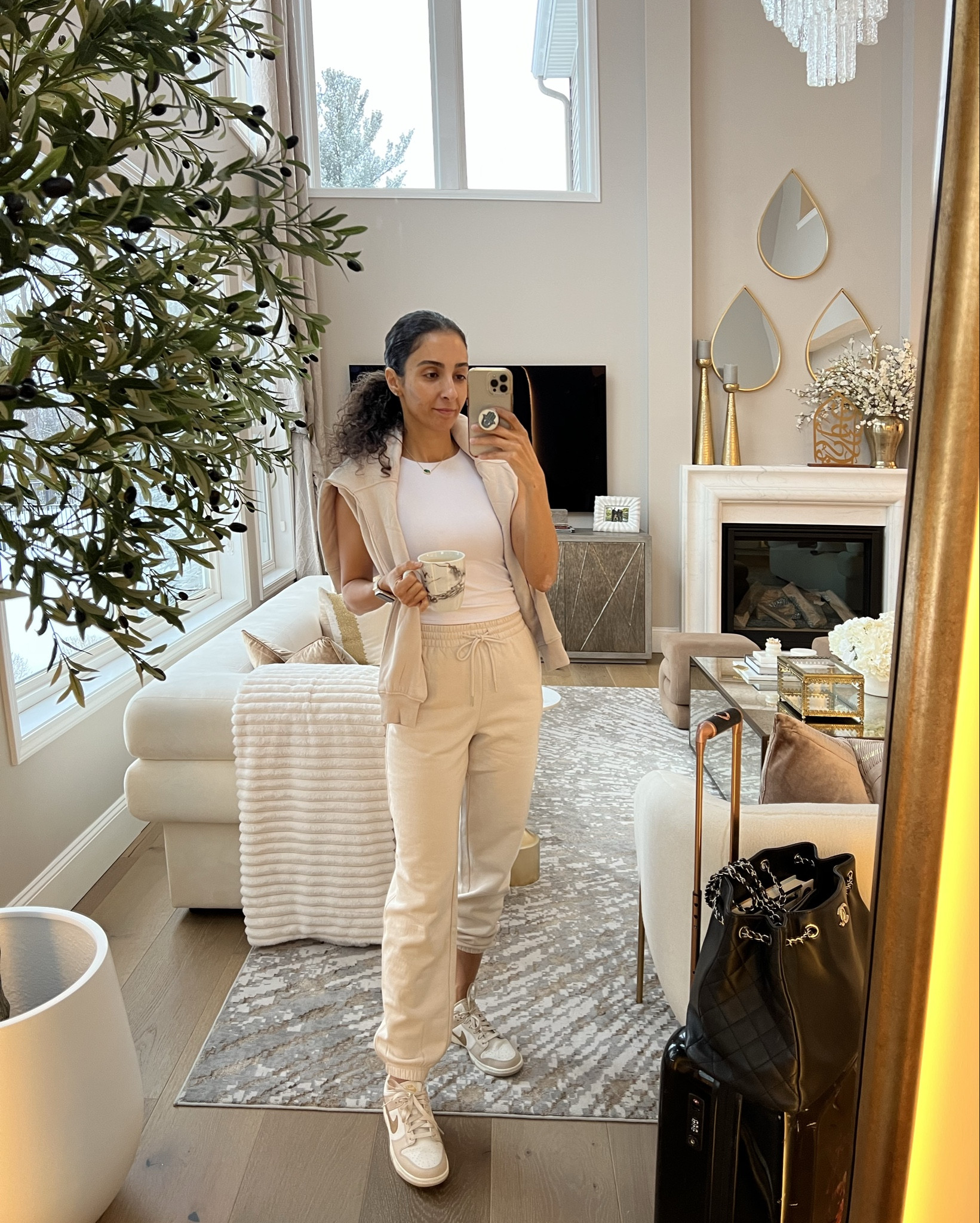 The most comfy and stylish set! Available in different colors. Wearing in both pieces. 