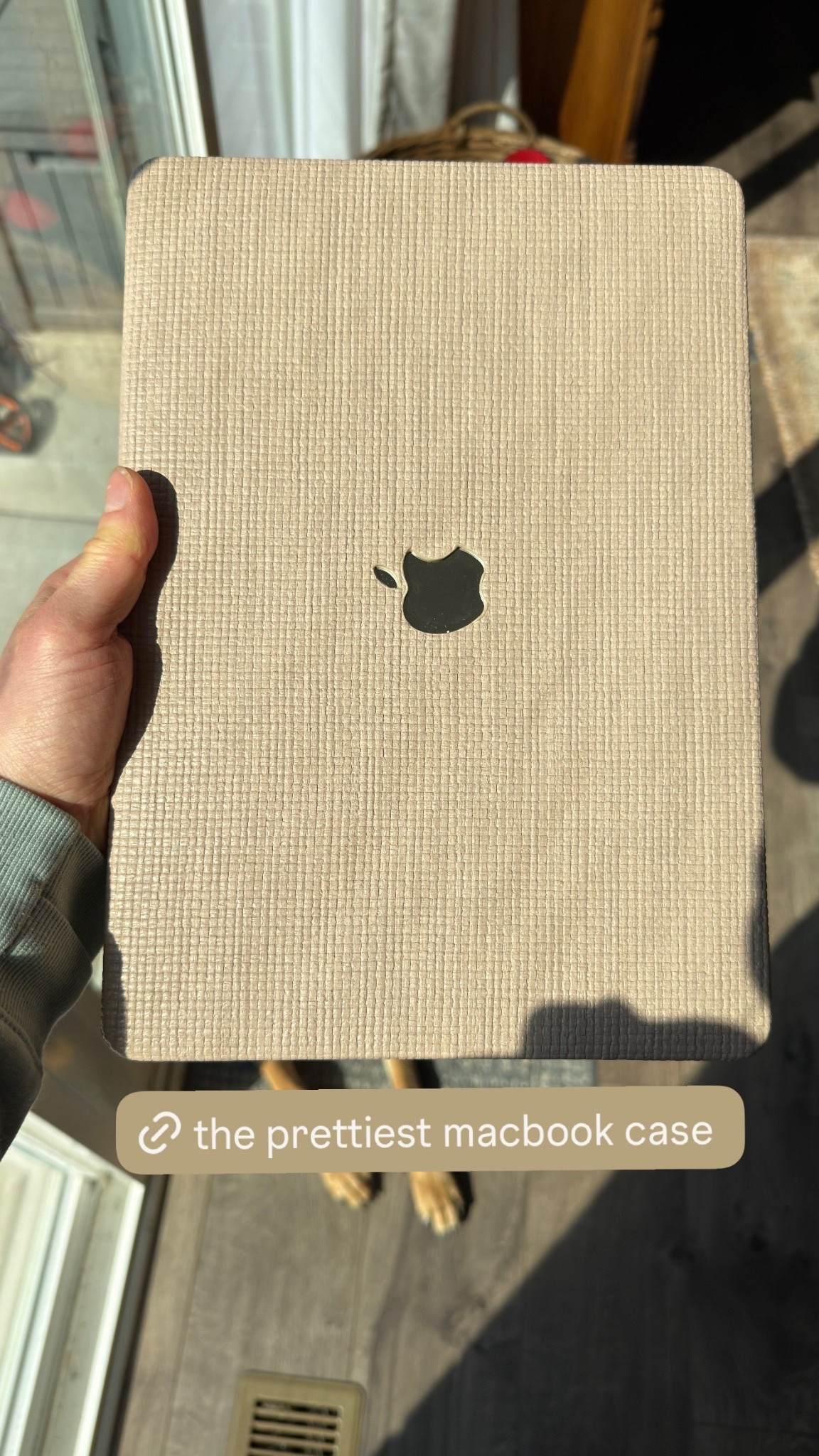 The prettiest woven brown MacBook case  

#LTKHome