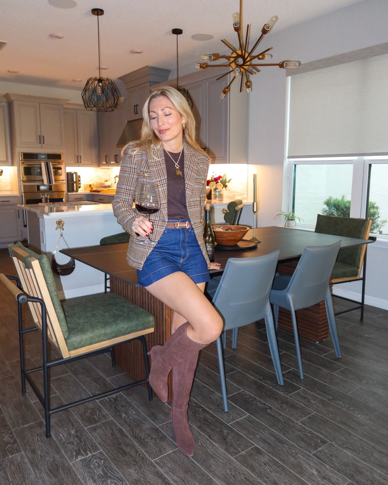 Fall trend alert 🤎✨ The old money look is everywhere right now and I’m obsessed with how a soft knit, denim shorts, and knee-high boots feel polished, but still easy for transitional weather. Toss on a tweed blazer and you’ve got that effortless, timeless vibe. 👌🏼

H&M‘s fall pieces are already selling out fast, so if you’ve had your eye on these knits + blazers, now’s the time to grab them before they’re gone! Linking everything so you can shop it all 👜🫶🏼

#FallOutfitIdeas #OldMoneyAesthetic #HMFinds #FallStyle2025 #PreppyStyle #OOTDFall #FallTransitionalStyle #HMStyle #LTKFallFashion #ShoptheLook #QuietLuxuryStyle

#LTKStyleTip #LTKSaleAlert #LTKFindsUnder50