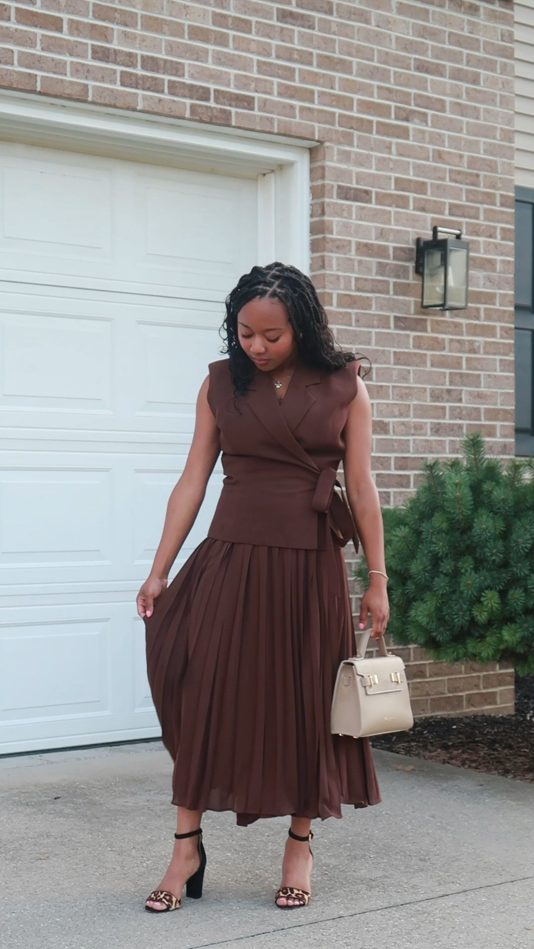 Modest Dress 🤎

#LTKFindsUnder100 #LTKPetite #LTKWorkwear