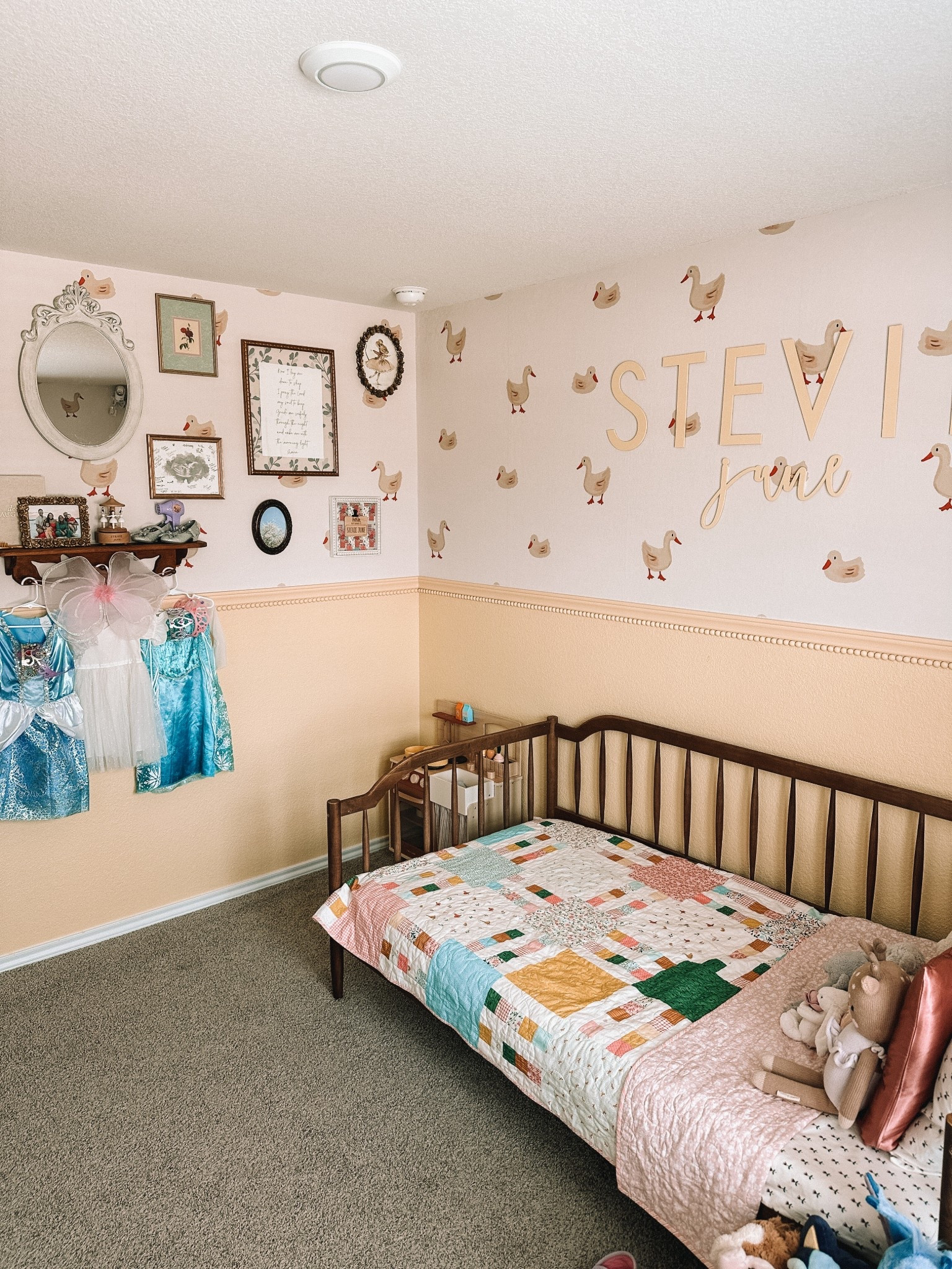 Wallpaper is from Loomwell and you can use EMILYSCORGIE to save $$ 