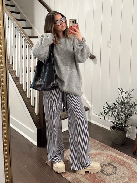 Size 6 sweater and medium in the pants! Purse and glasses are linked on Amazon! 